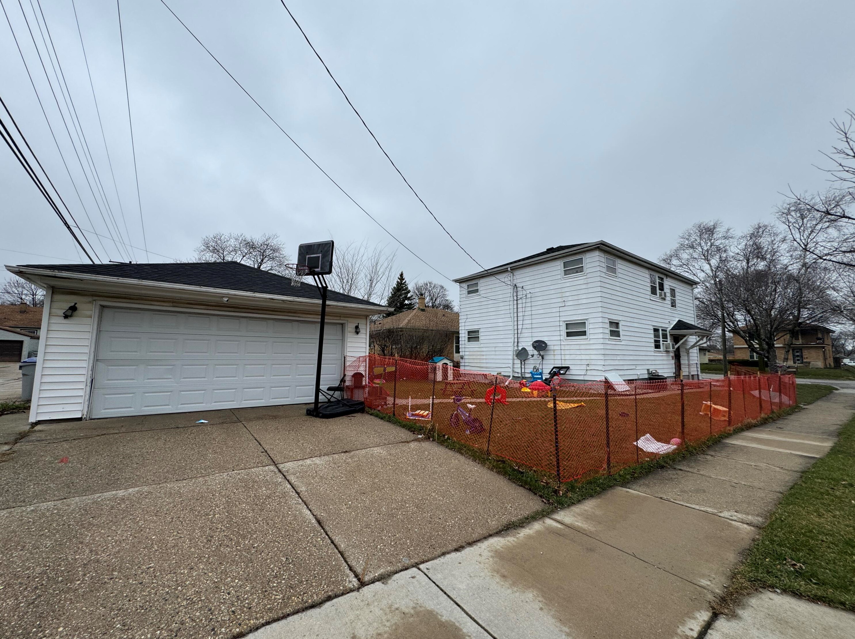 7001 Congress St, Milwaukee WI 53218-5416 exterior