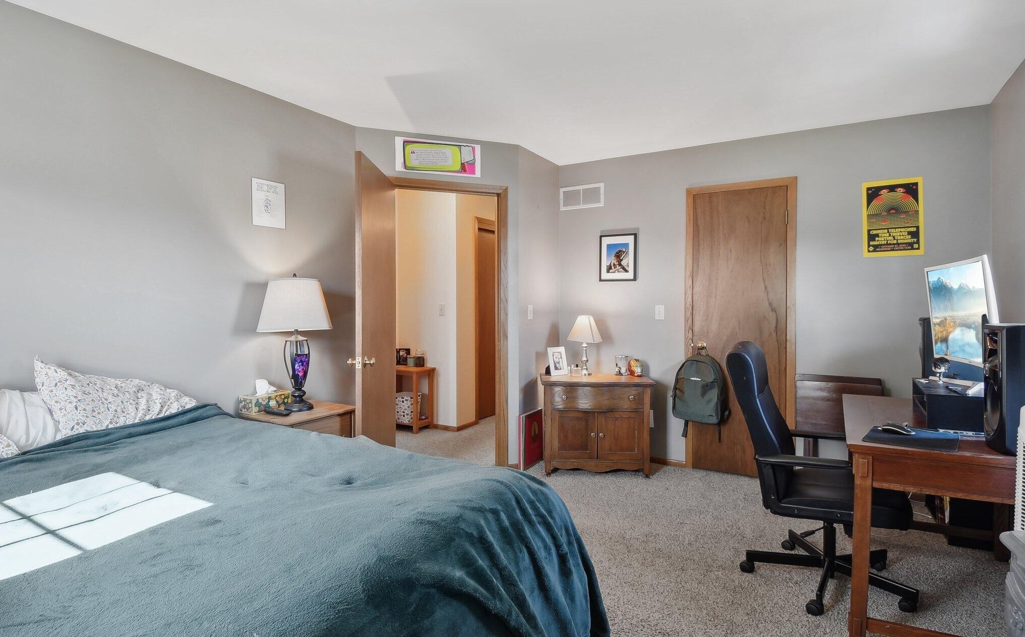 4112 Whitnall Ave, Milwaukee WI  53207-4440 exterior