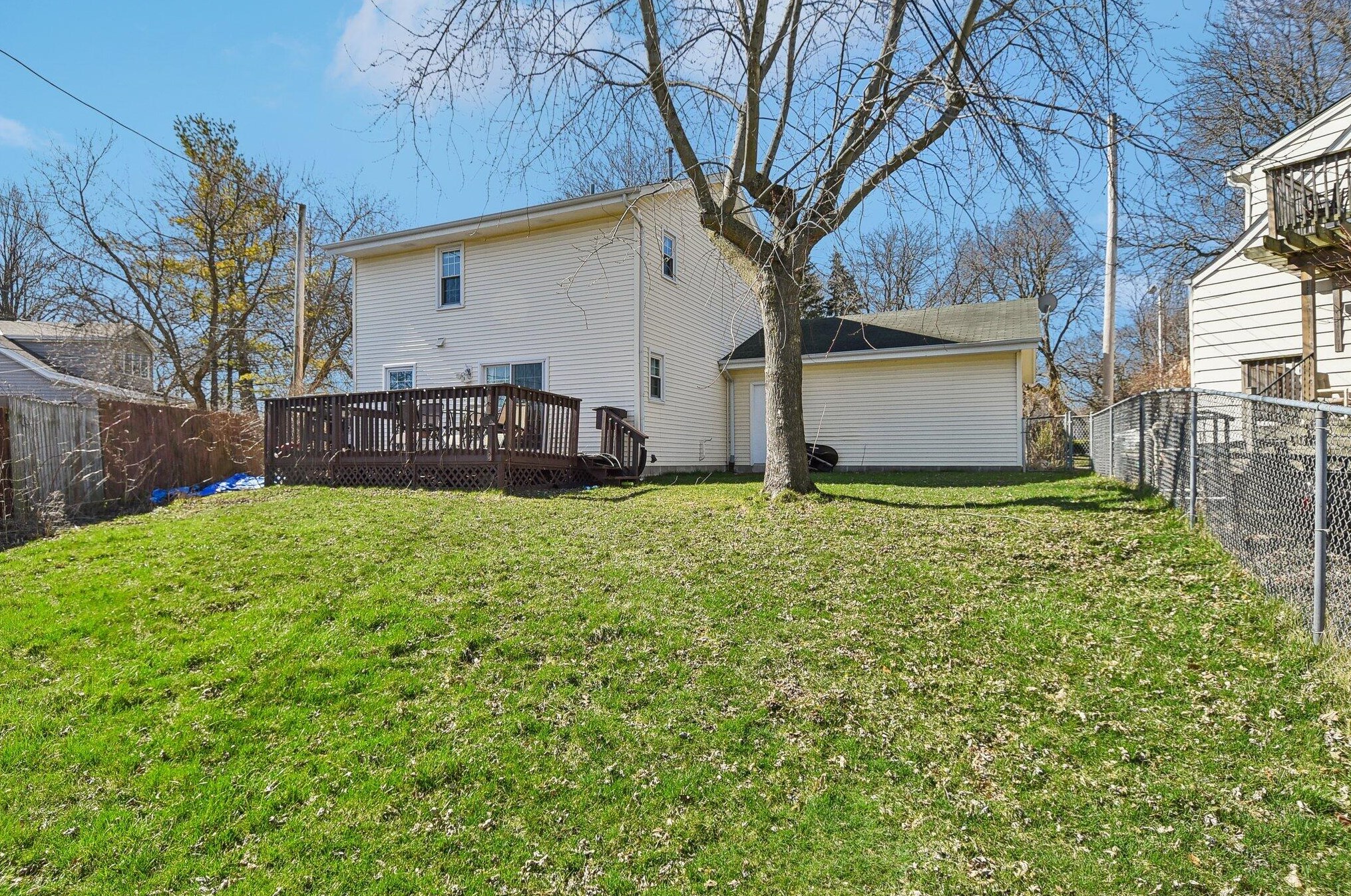 4112 Whitnall Ave, Milwaukee WI  53207-4440 exterior