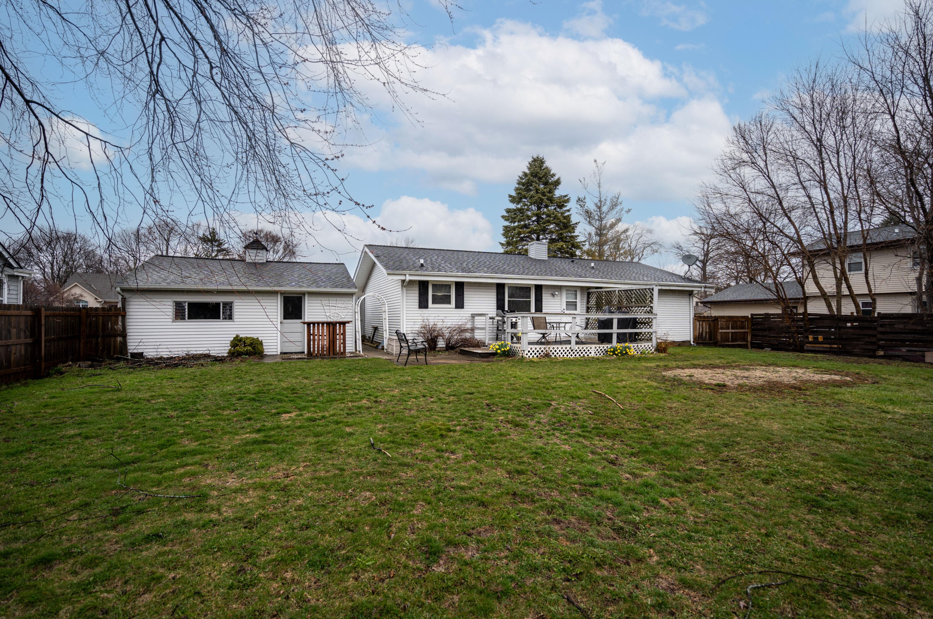 211 Maple St, Grafton WI  53024-2322 exterior
