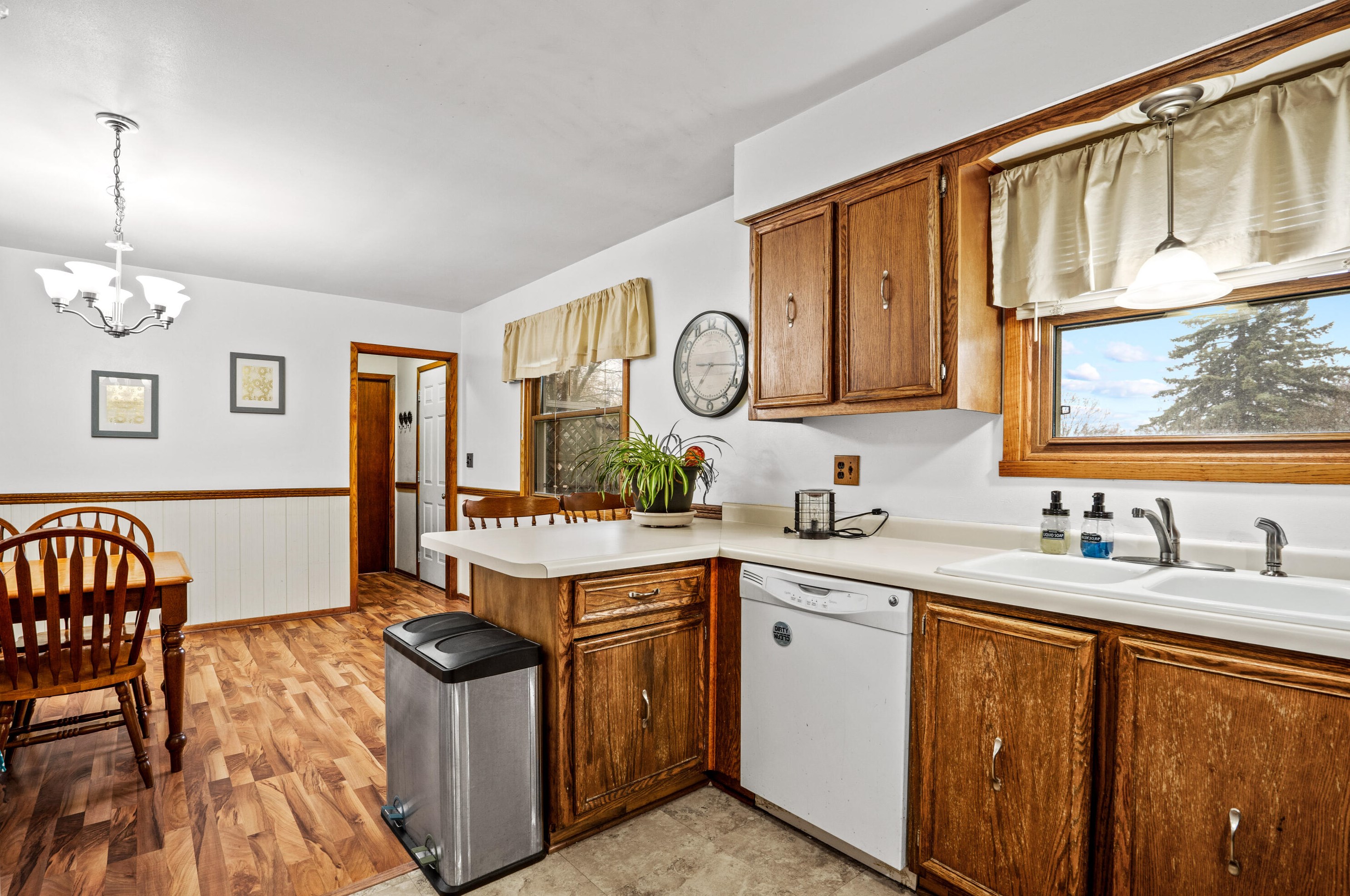 211 Maple St, Grafton WI  53024-2322 exterior
