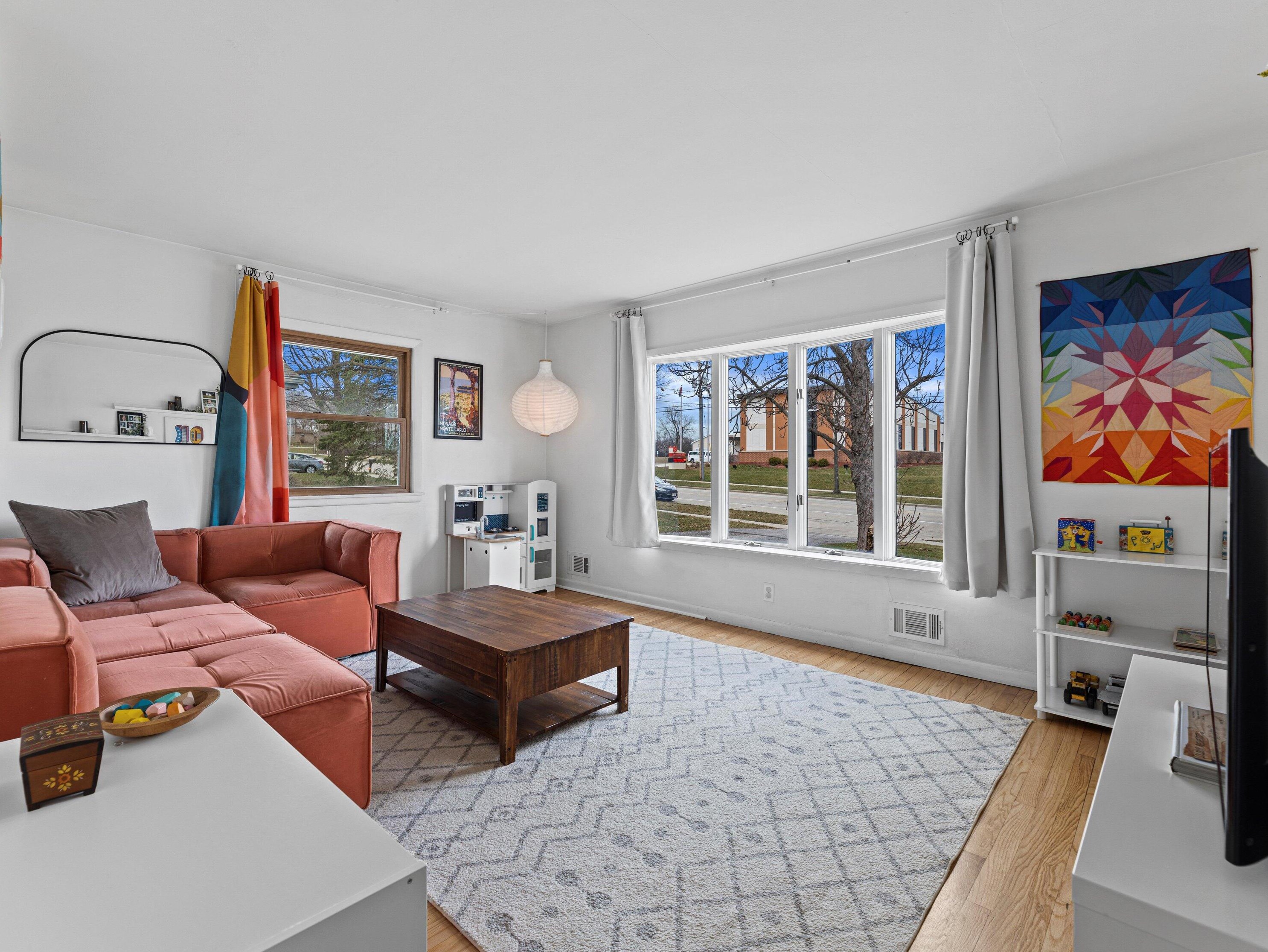 2811 Coldspring Rd, Milwaukee WI  53221-1856 exterior