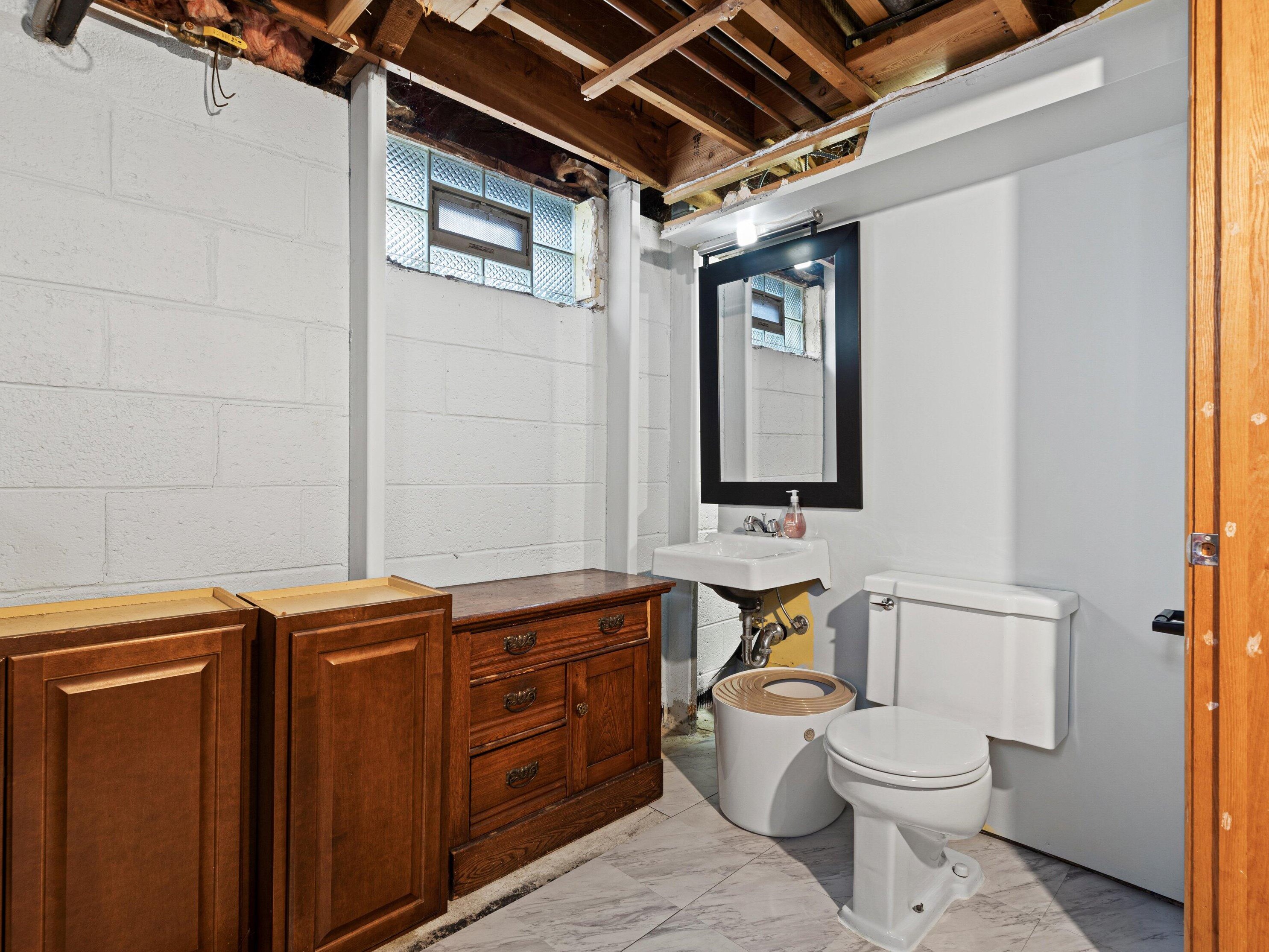 2811 Coldspring Rd, Milwaukee WI  53221-1856 exterior
