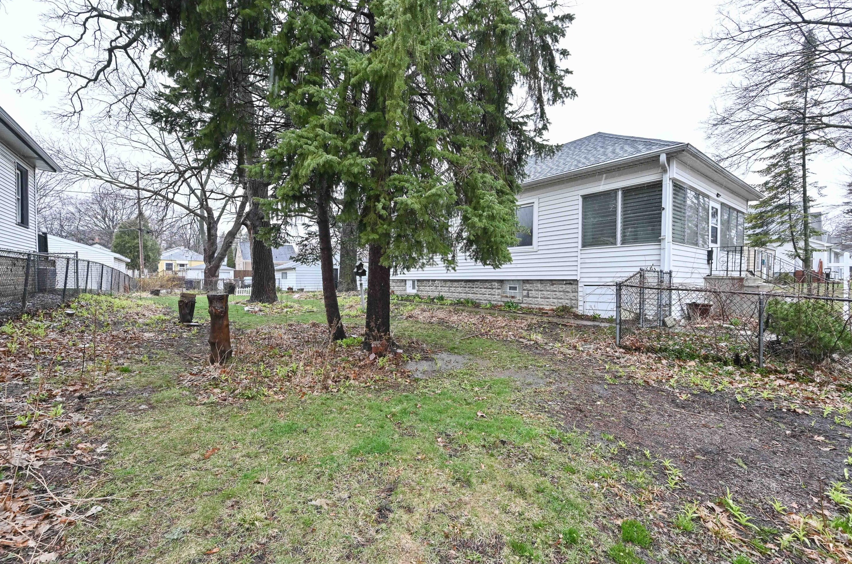 437 66th St, Milwaukee WI  53214-1735 exterior