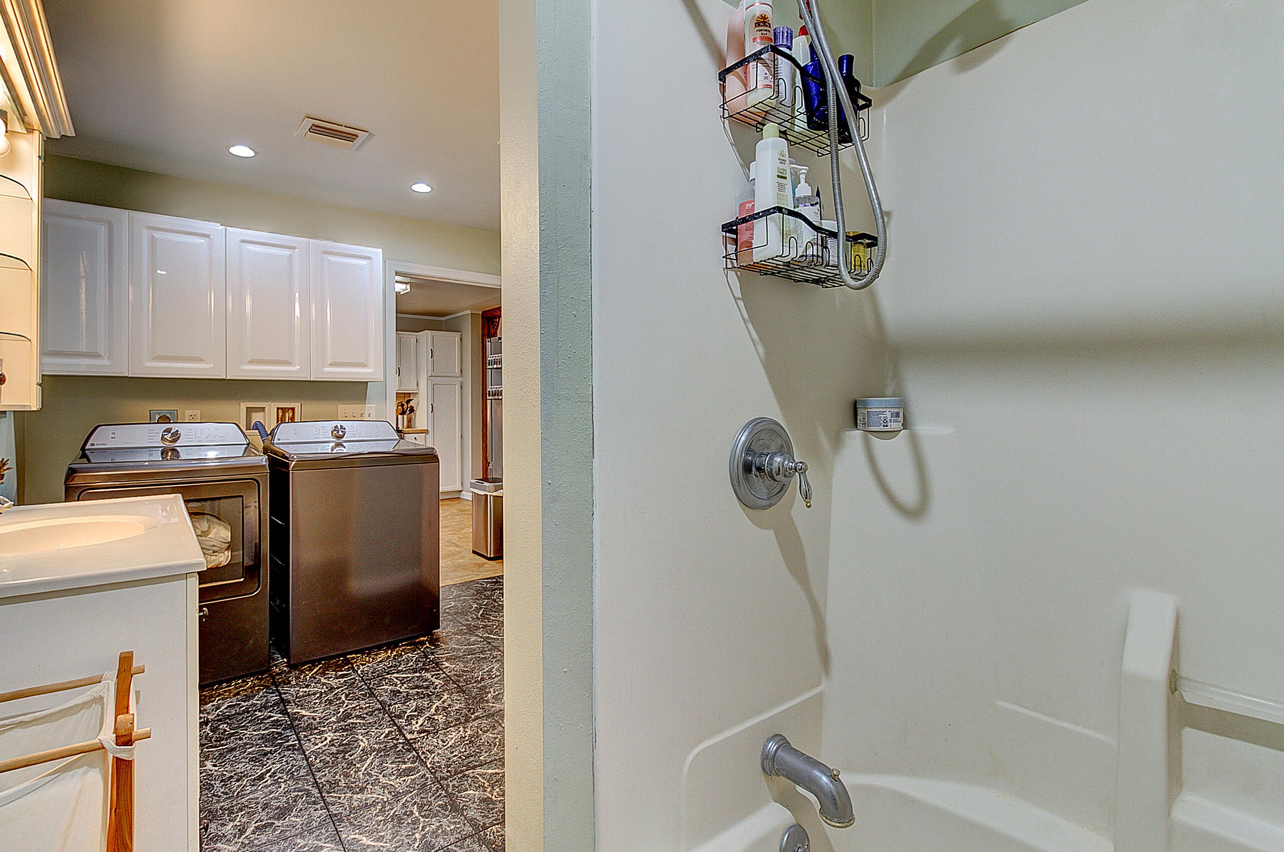 2007 Kane St, La Crosse WI  54603-2086 exterior