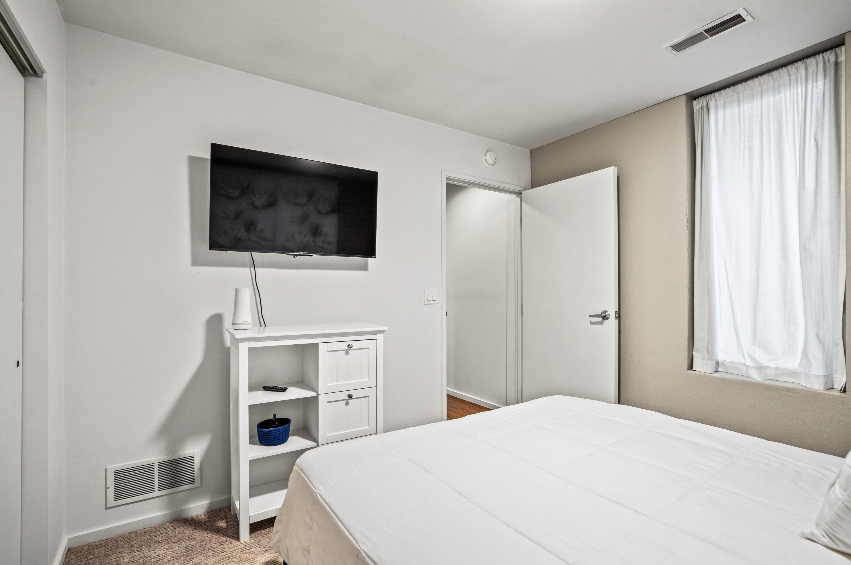 2023 Commerce St, Milwaukee WI  53212-3472 exterior