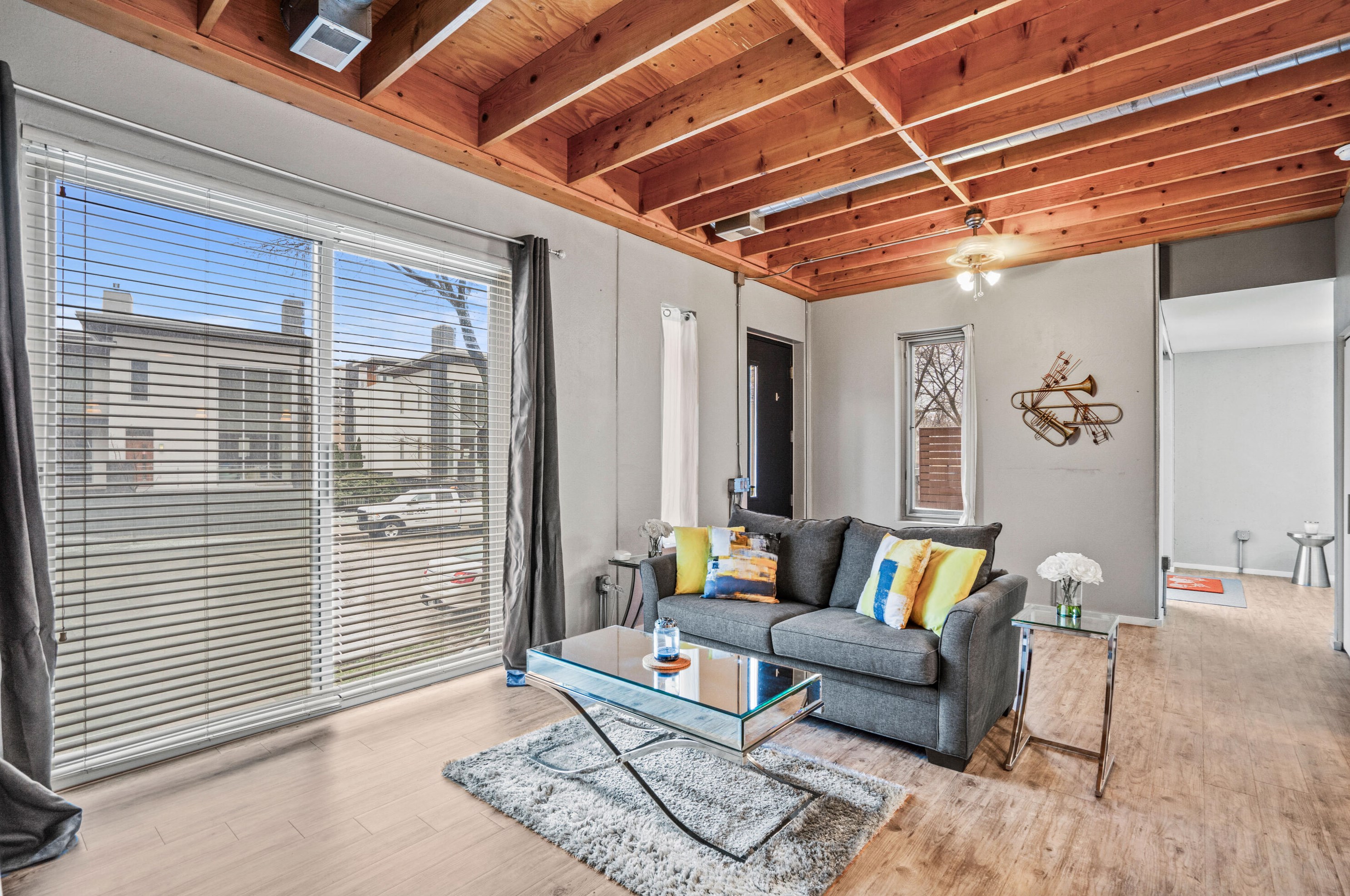 2023 Commerce St, Milwaukee WI  53212-3472 exterior