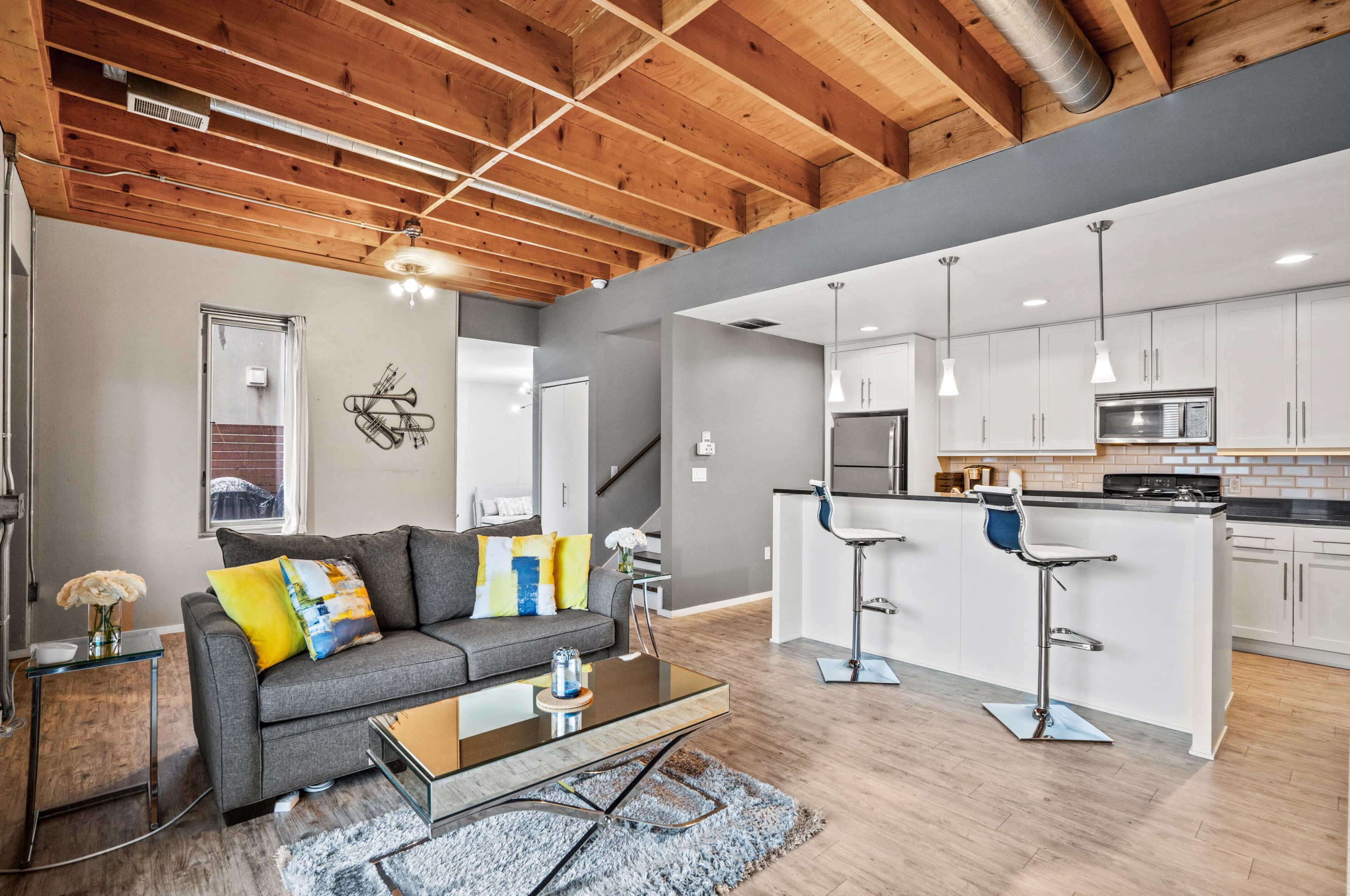 2023 Commerce St, Milwaukee WI  53212-3472 exterior