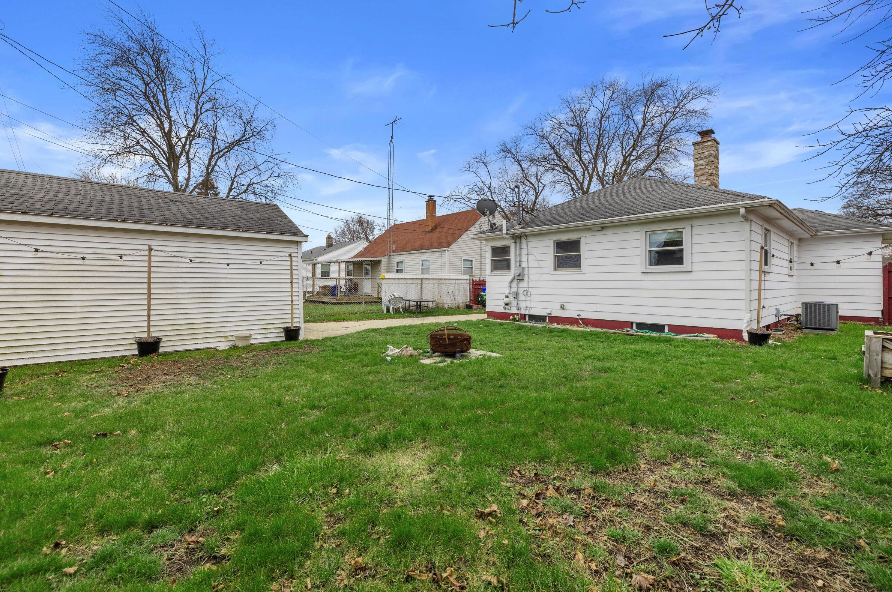 4911 33 Ave, Kenosha WI 53144-4019 exterior