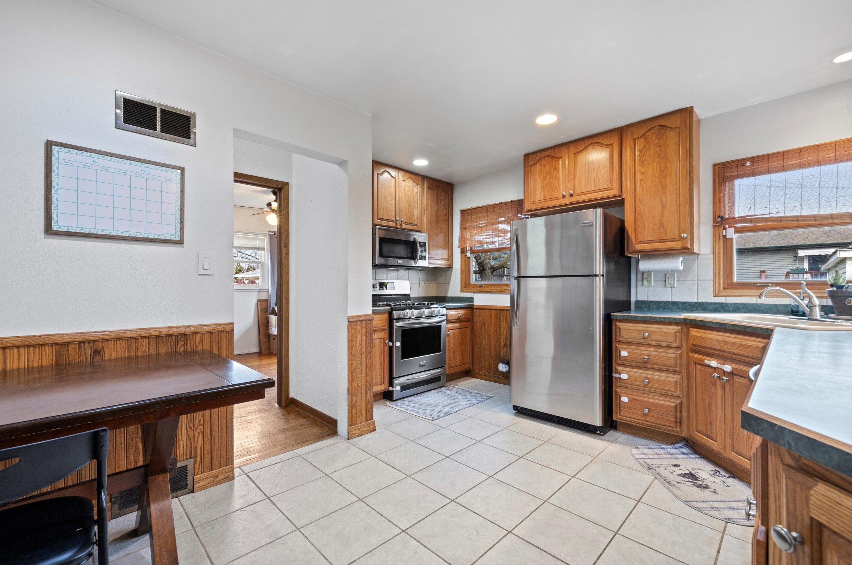 4911 33 Ave, Kenosha WI 53144-4019 exterior