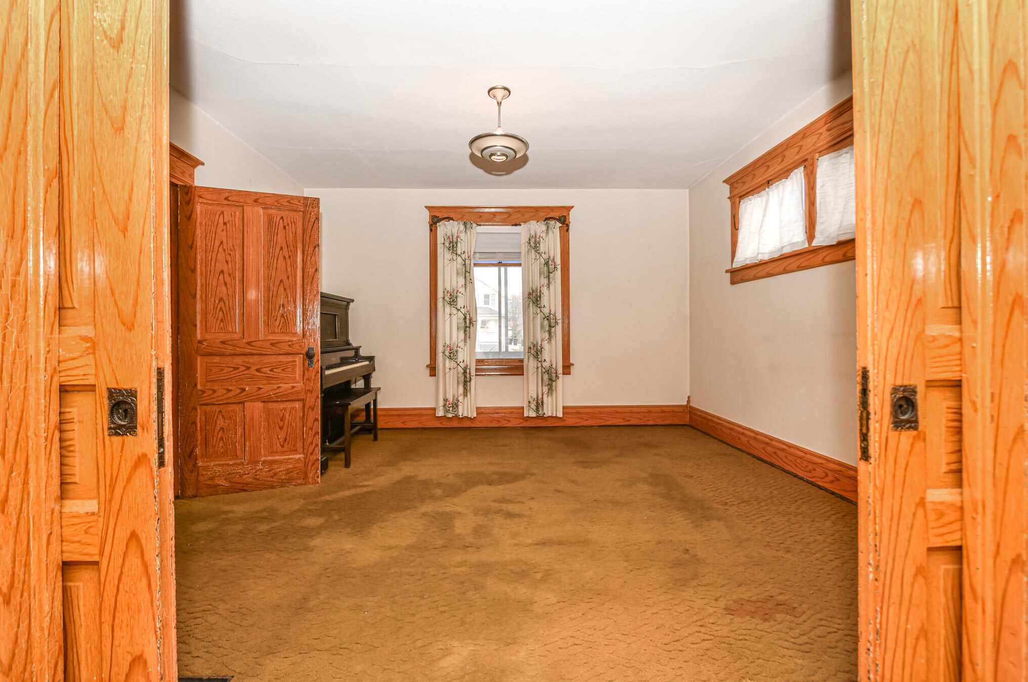219 7th Ave, West Bend WI  53095-3240 exterior