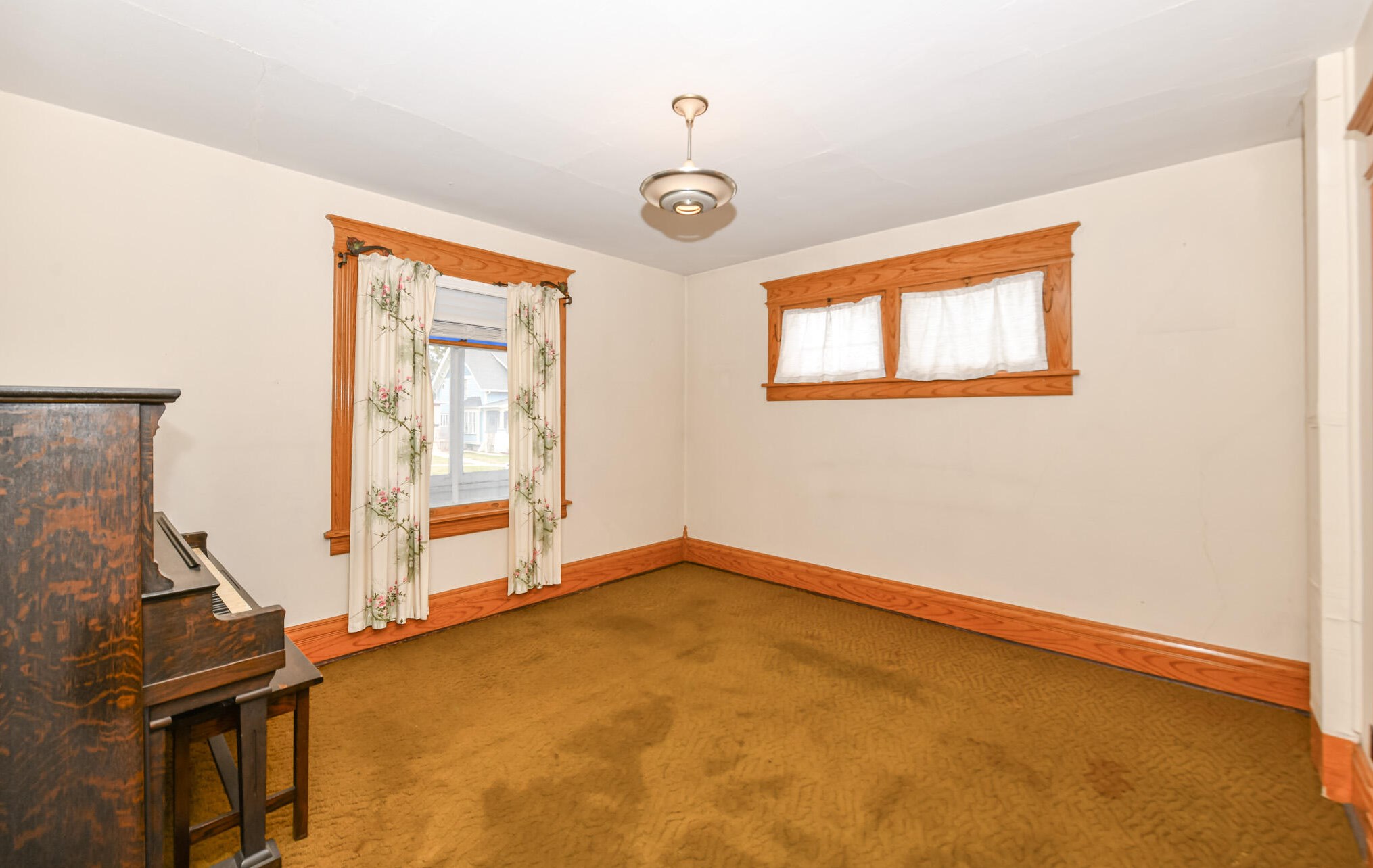 219 7th Ave, West Bend WI  53095-3240 exterior