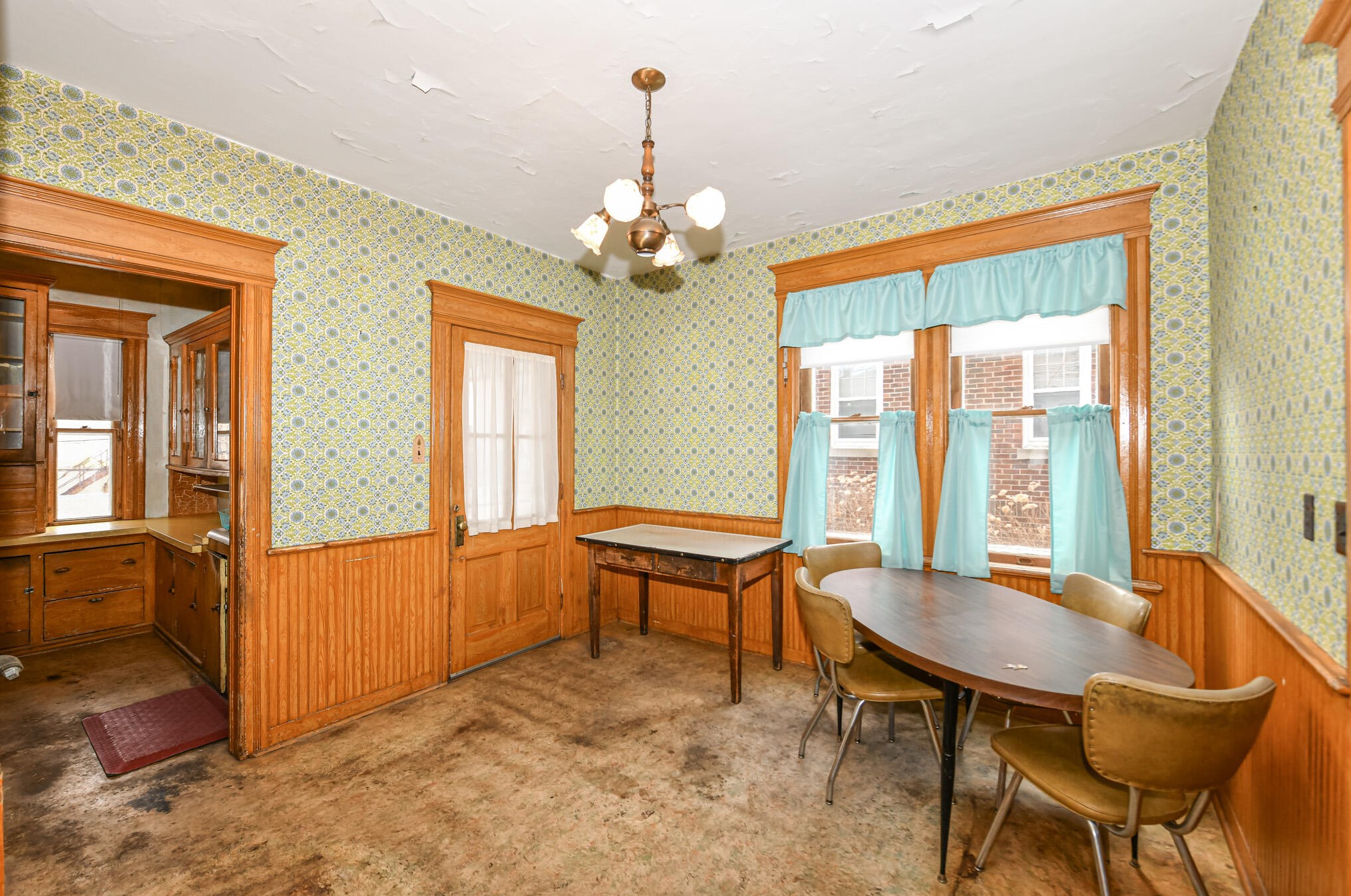 219 7th Ave, West Bend WI  53095-3240 exterior