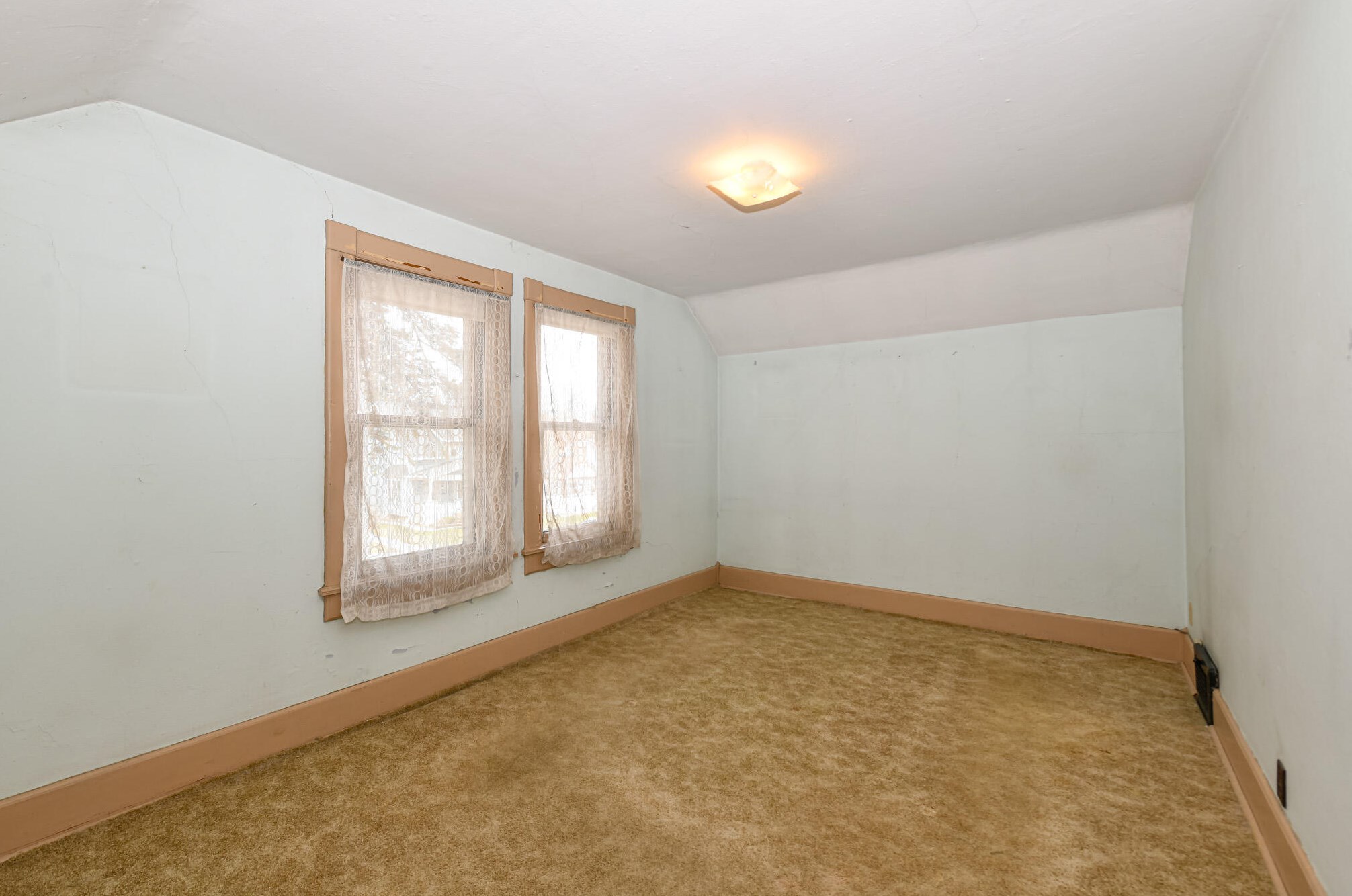 219 7th Ave, West Bend WI  53095-3240 exterior
