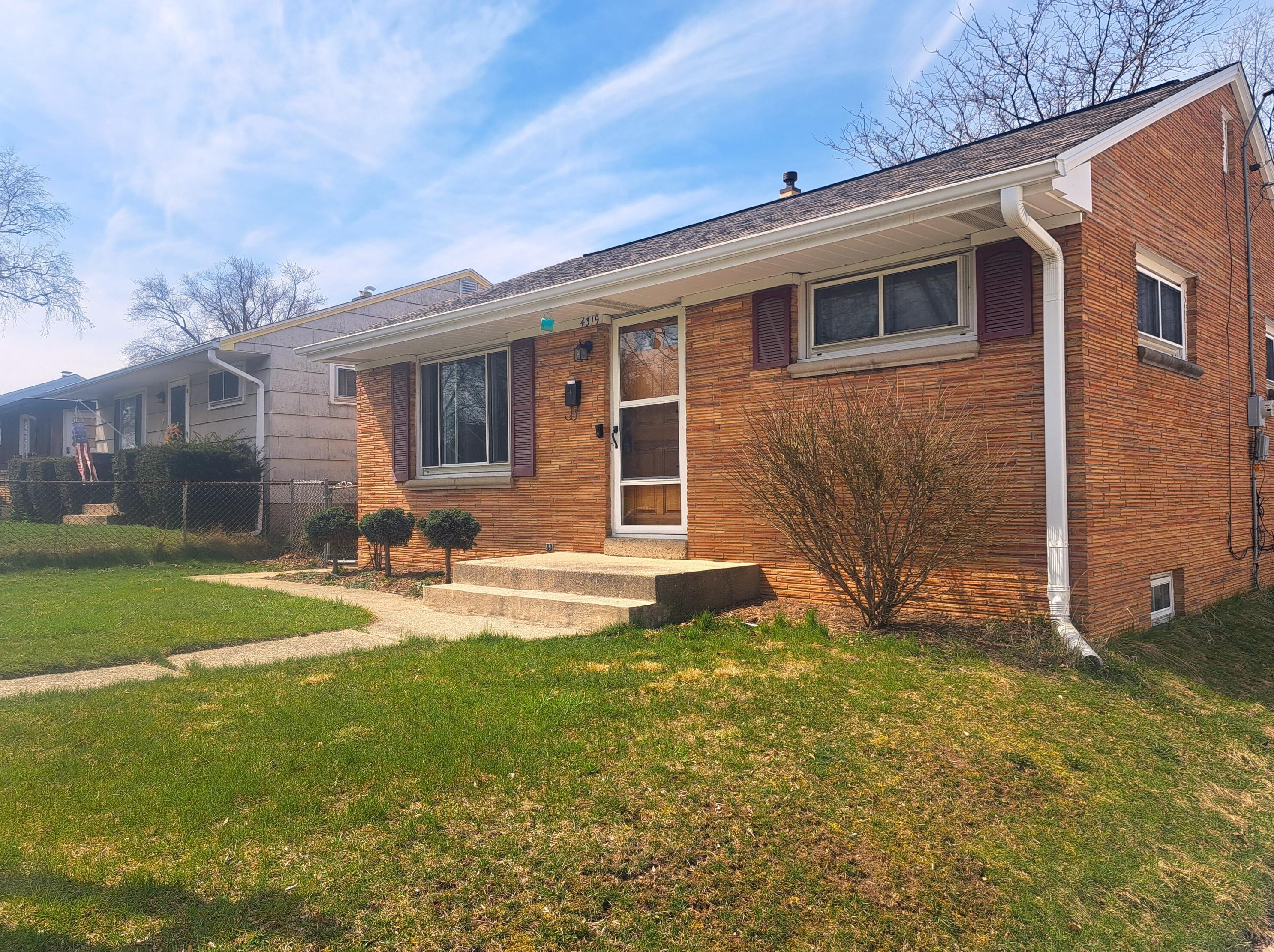 4319 Logan Ave, Milwaukee WI  53207-5246 exterior