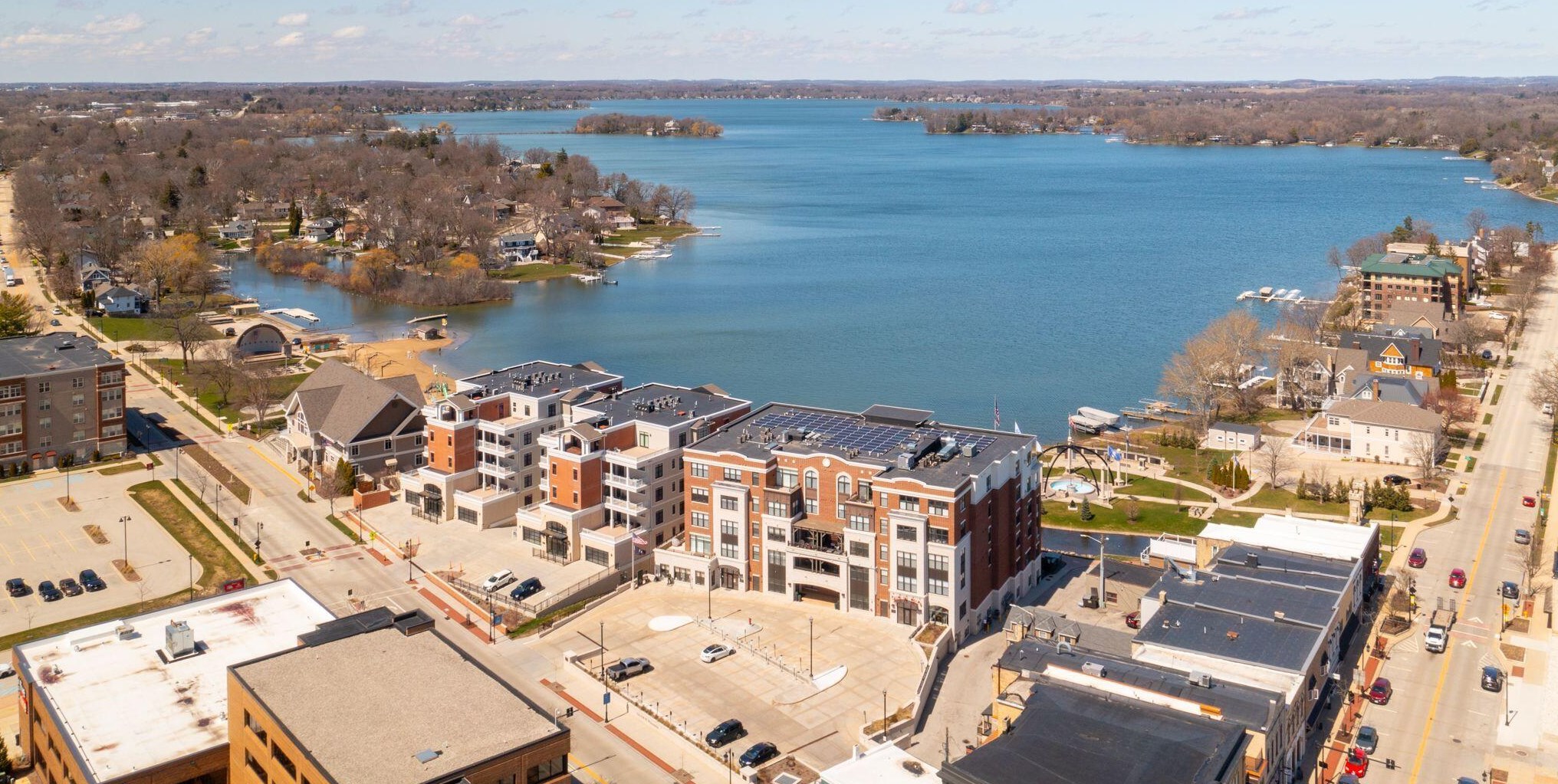 128 Wisconsin Ave, Oconomowoc WI  53066-3034 exterior