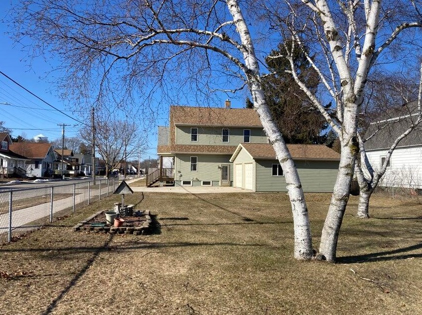 2214 14th St, Two Rivers WI  54241-2851 exterior