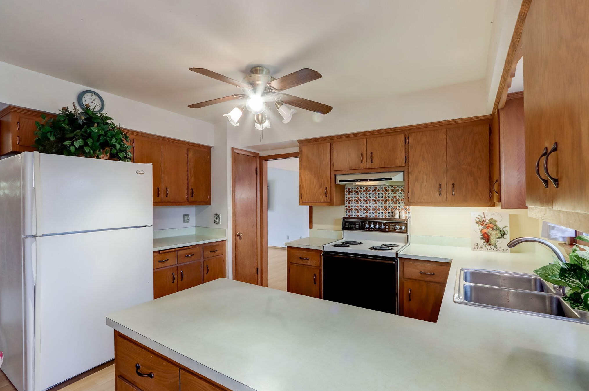 6426 Glenbrook Rd, Milwaukee WI  53223-1540 exterior