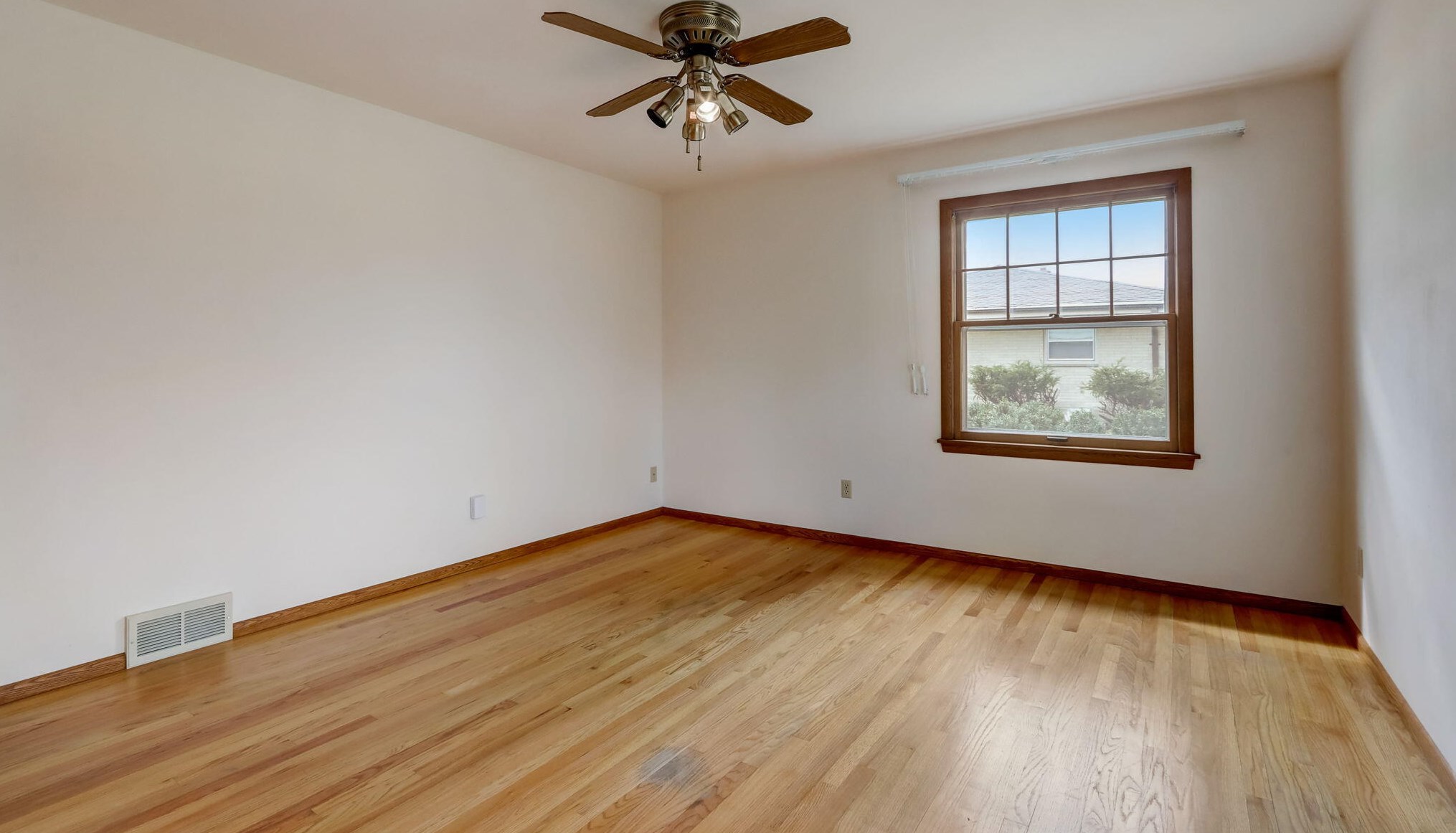 6426 Glenbrook Rd, Milwaukee WI  53223-1540 exterior