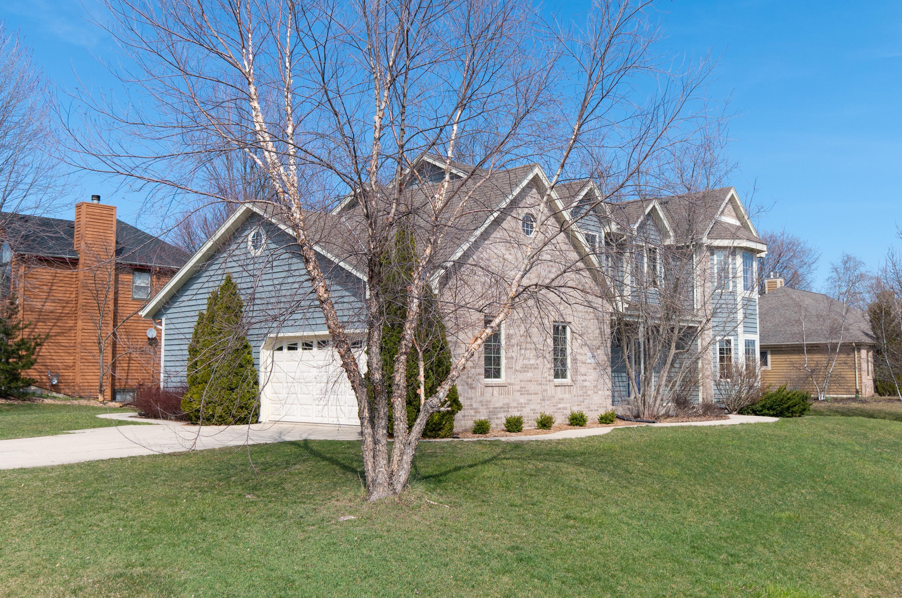 10932 Heritage Dr, Milwaukee WI  53224-5036 exterior