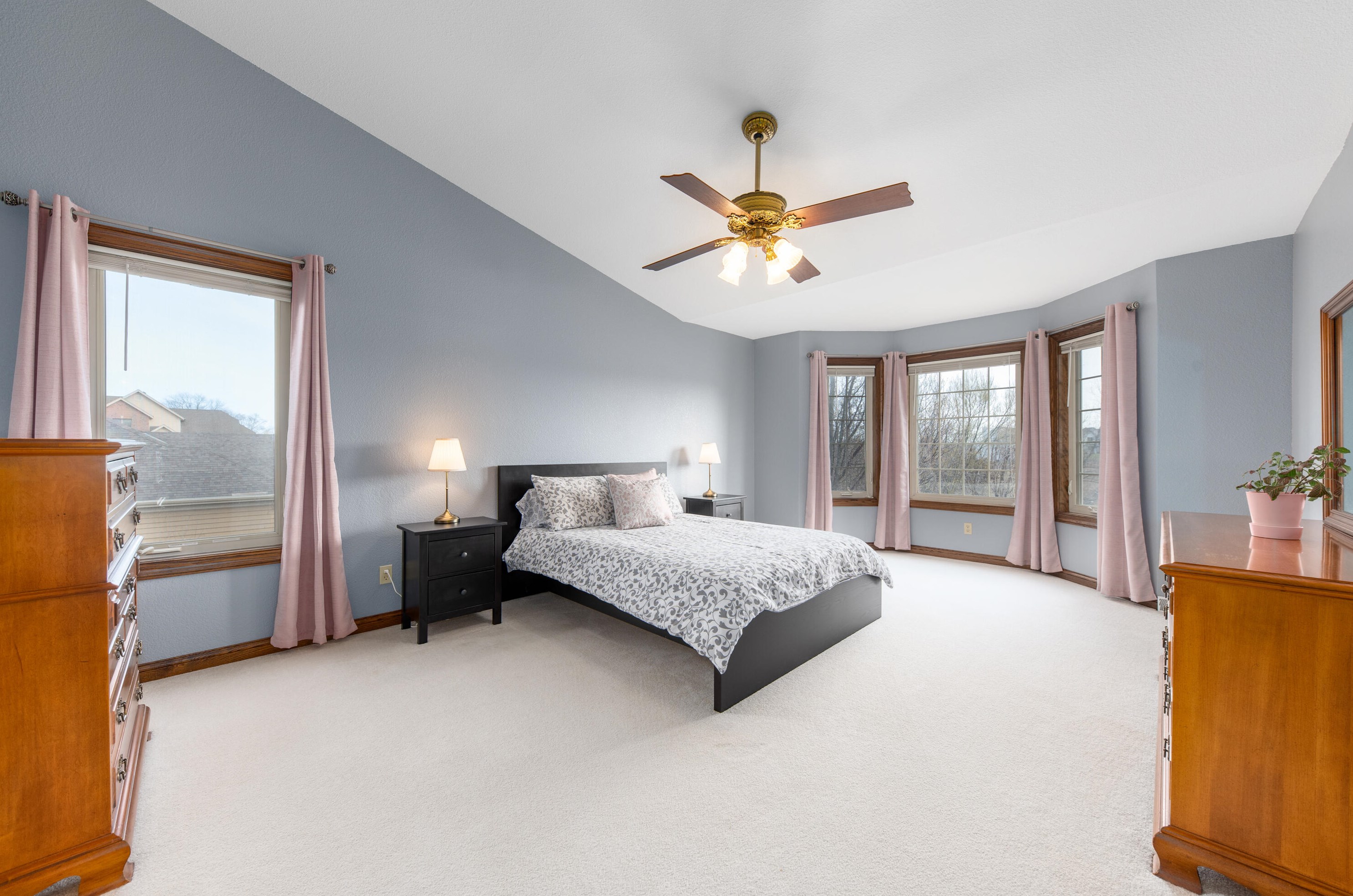 10932 Heritage Dr, Milwaukee WI  53224-5036 exterior