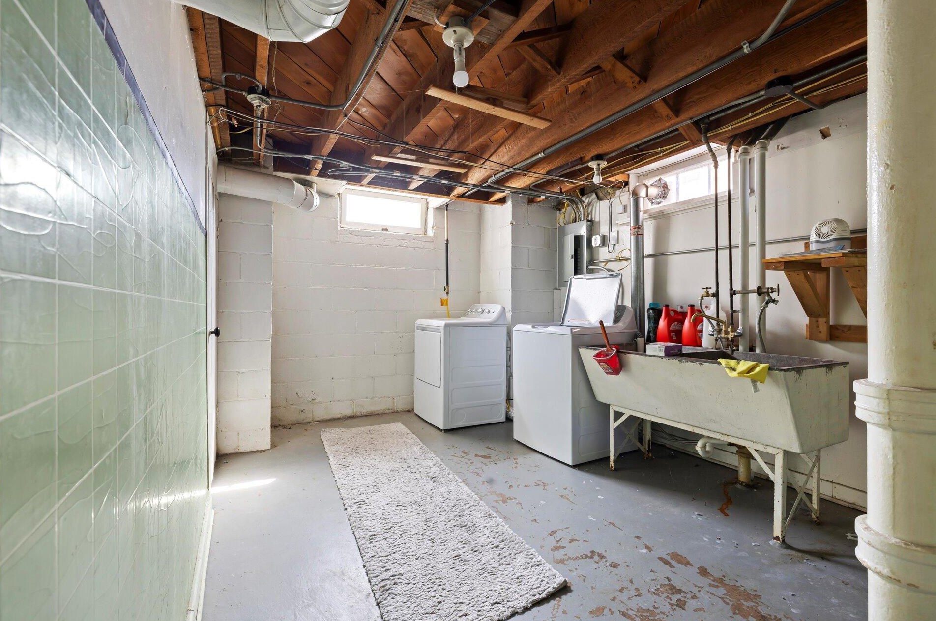 2944 76, Milwaukee WI 53219-2828 exterior