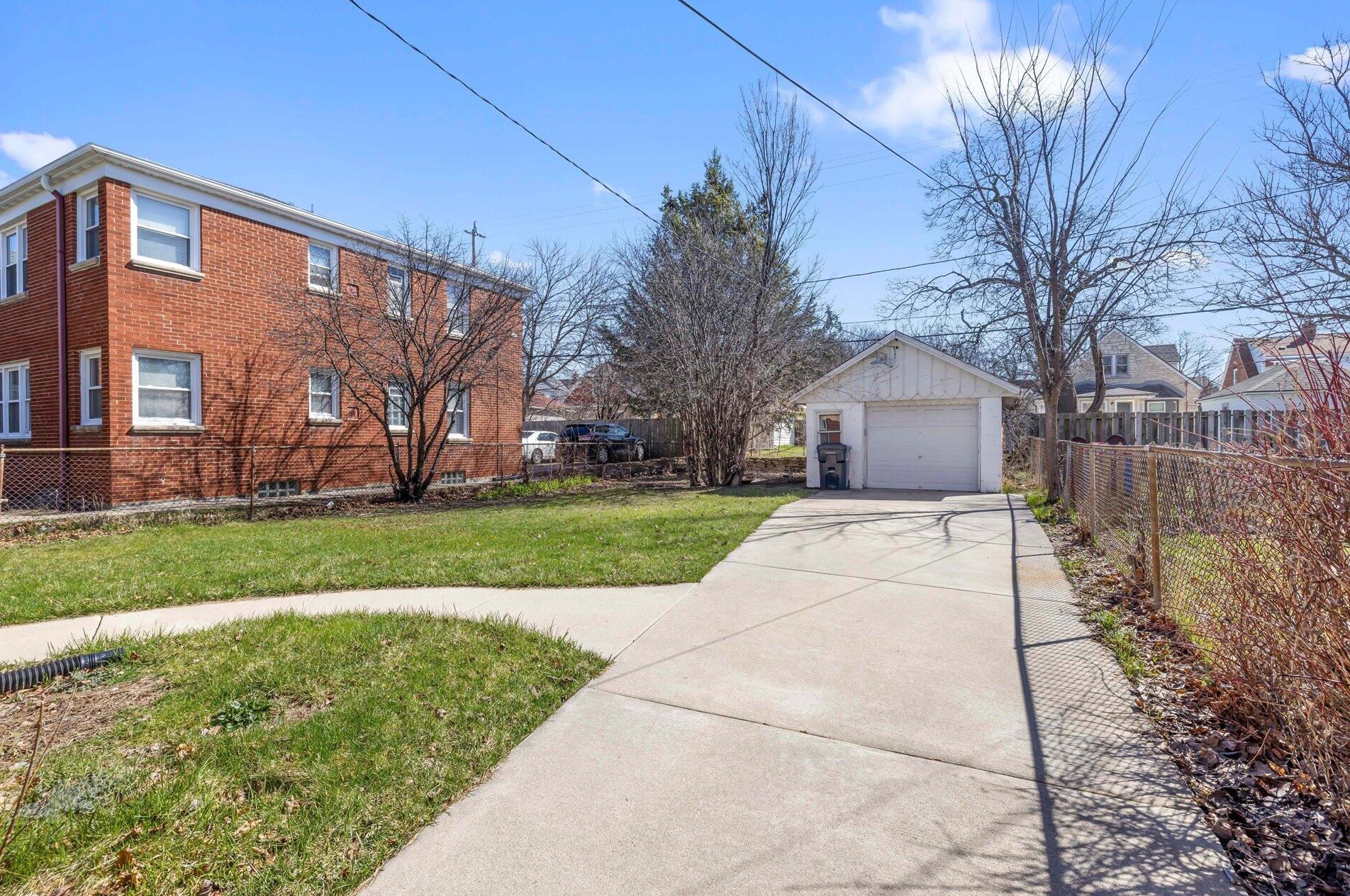 2944 76, Milwaukee WI 53219-2828 exterior