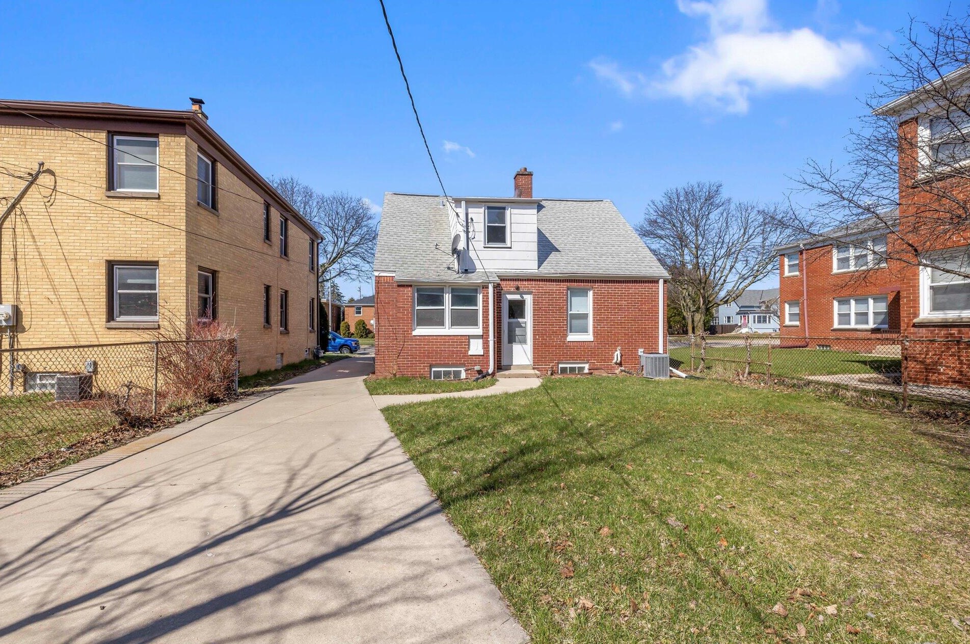 2944 76, Milwaukee WI 53219-2828 exterior