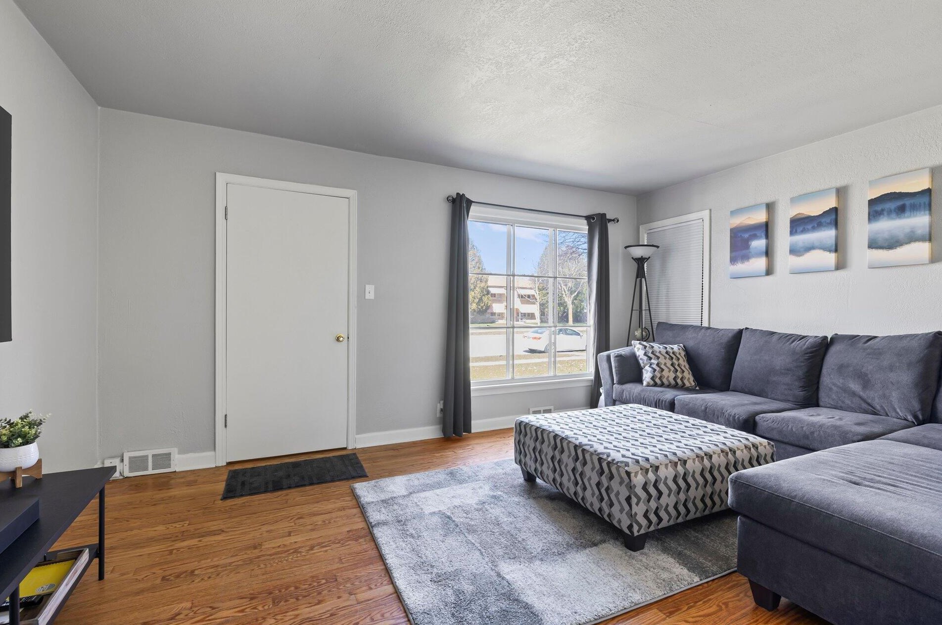 2944 76, Milwaukee WI 53219-2828 exterior