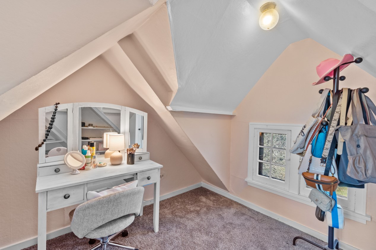 535 Calumet Rd, Milwaukee WI  53217-3468 exterior