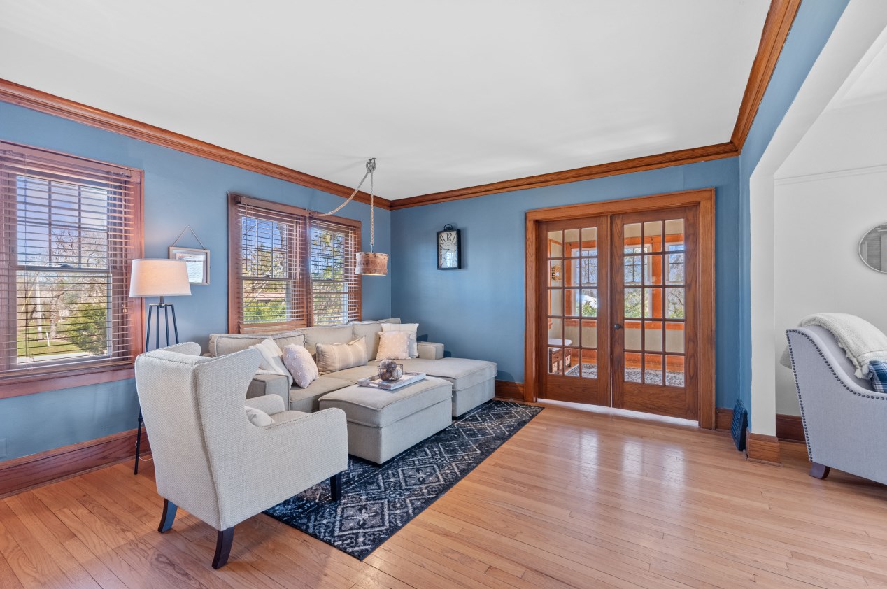 535 Calumet Rd, Milwaukee WI  53217-3468 exterior