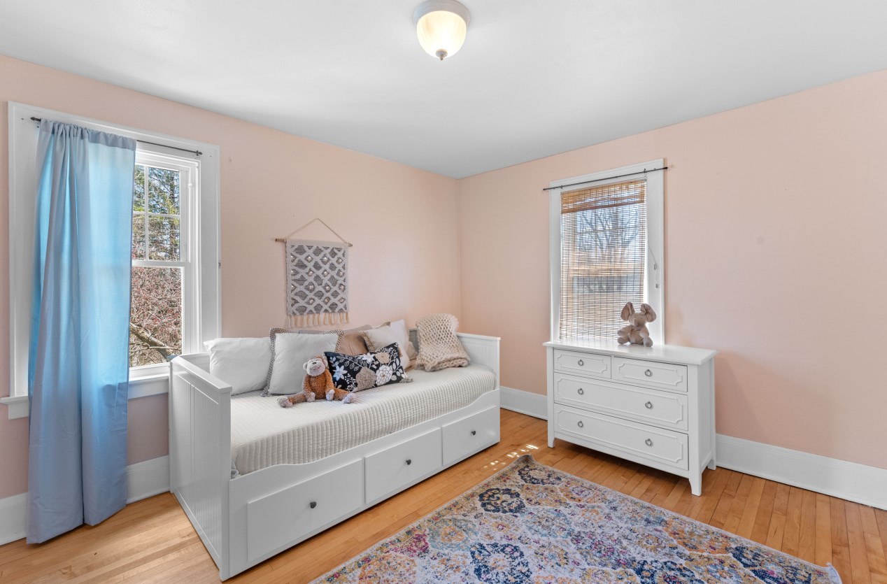 535 Calumet Rd, Milwaukee WI  53217-3468 exterior