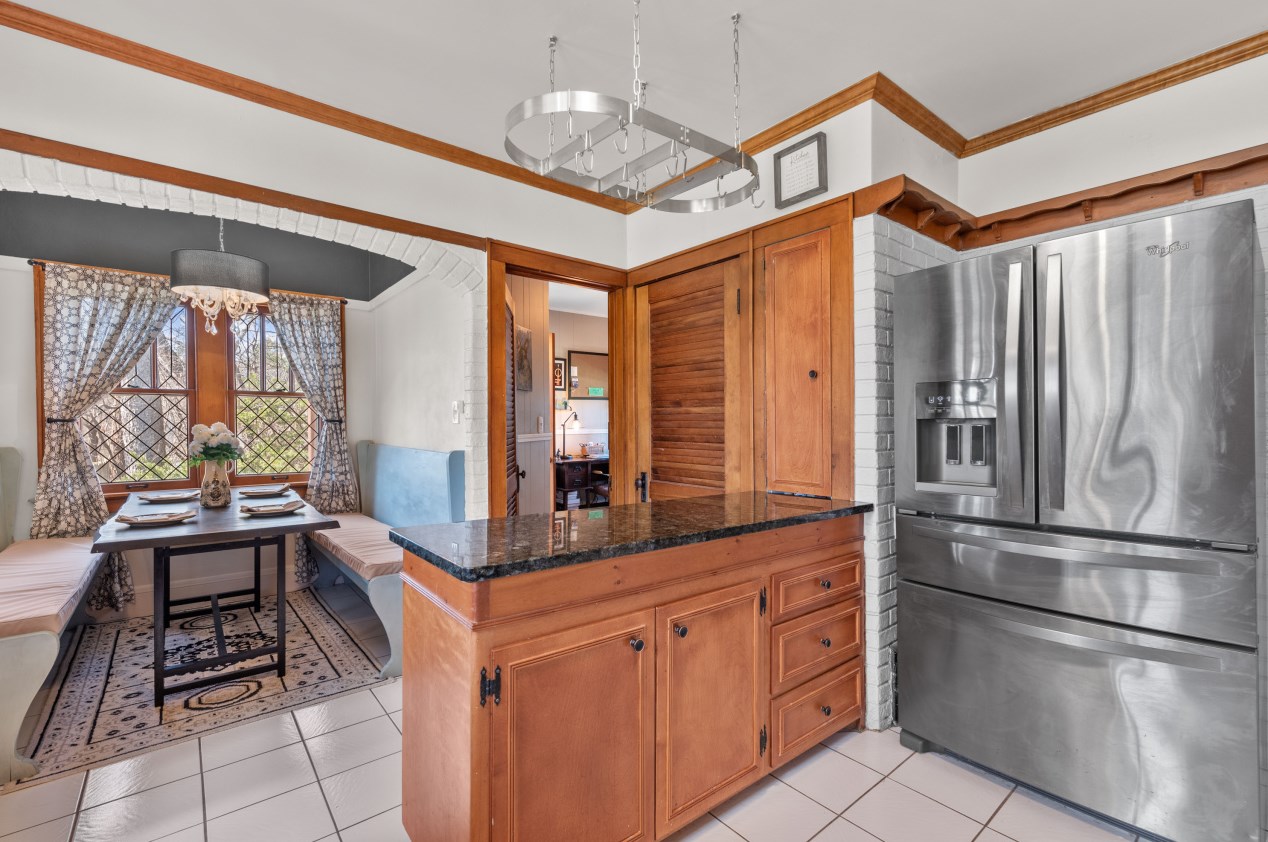 535 Calumet Rd, Milwaukee WI  53217-3468 exterior