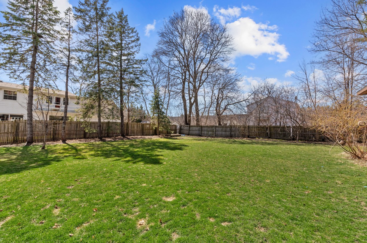 535 Calumet Rd, Milwaukee WI  53217-3468 exterior