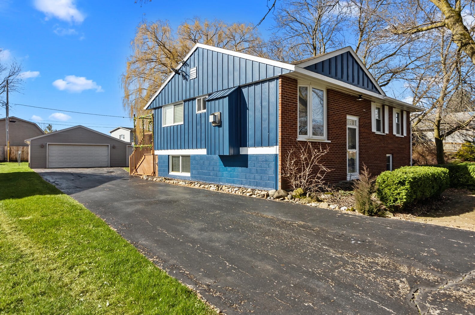 4225 122nd St, Kenosha WI  53158-3921 exterior