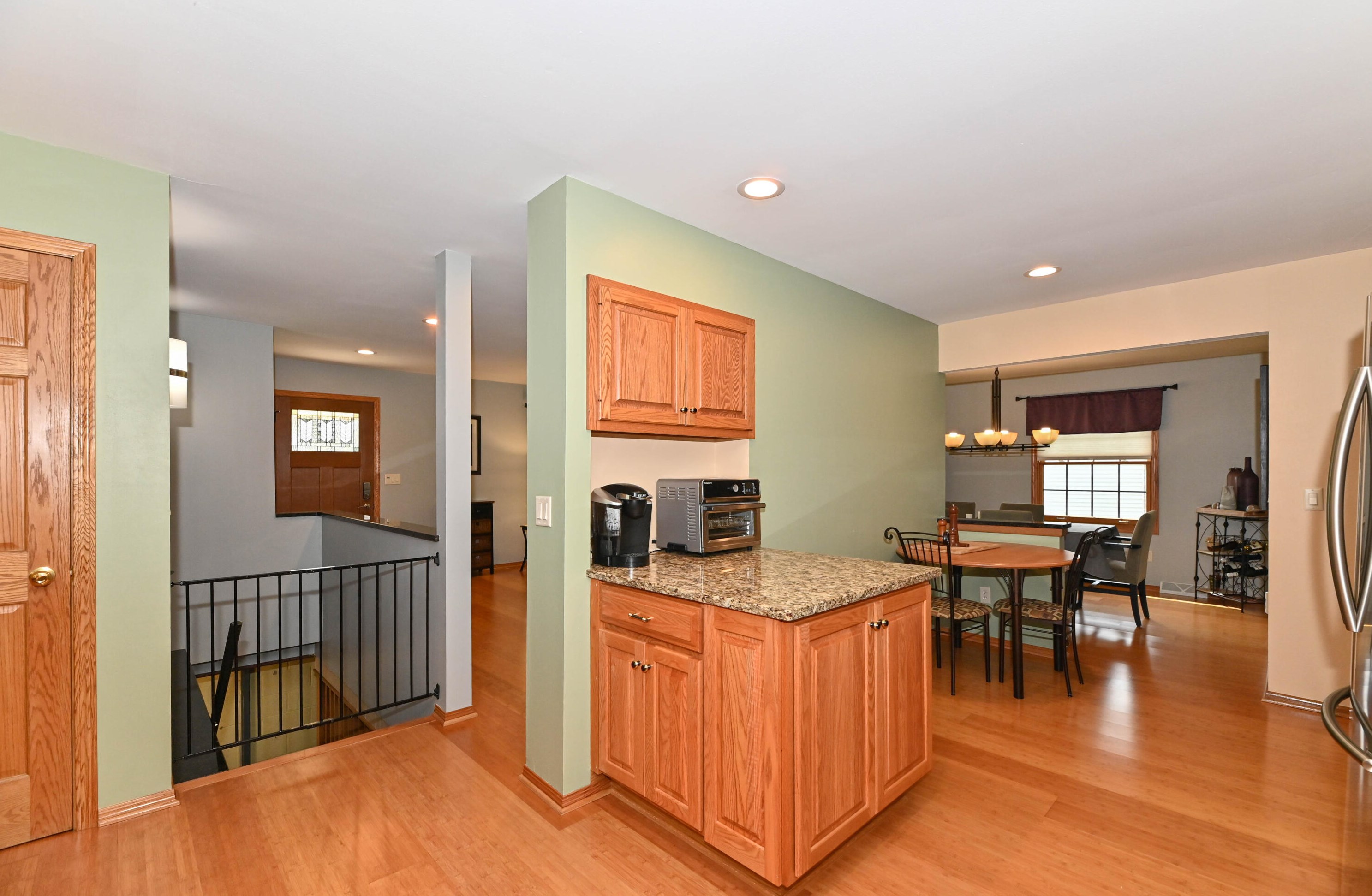 5015 Saxony Ln, Greendale WI  53129-2005 exterior