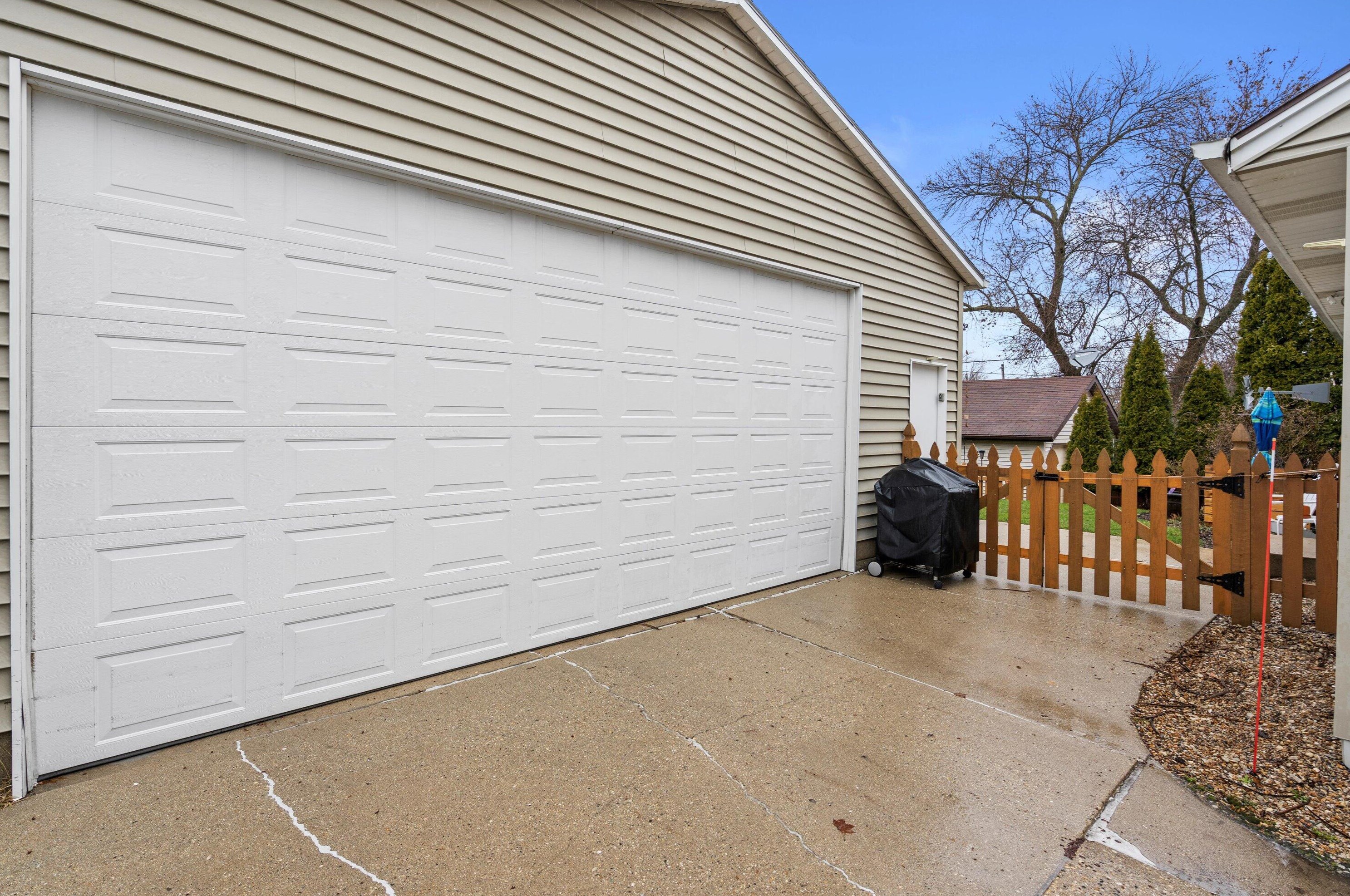 4365 Glenway St, Milwaukee WI 53222-1118 exterior