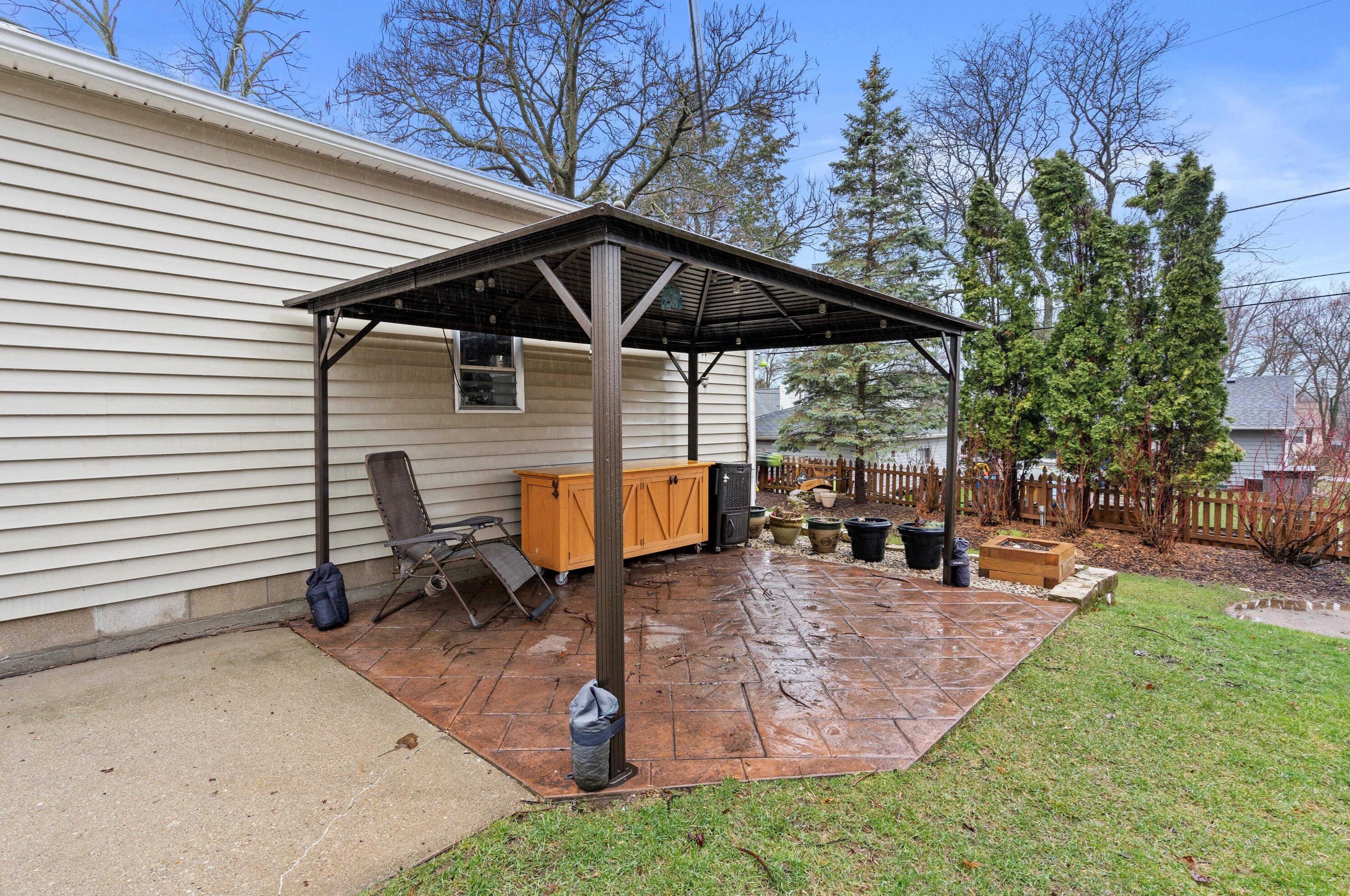 4365 Glenway St, Milwaukee WI 53222-1118 exterior