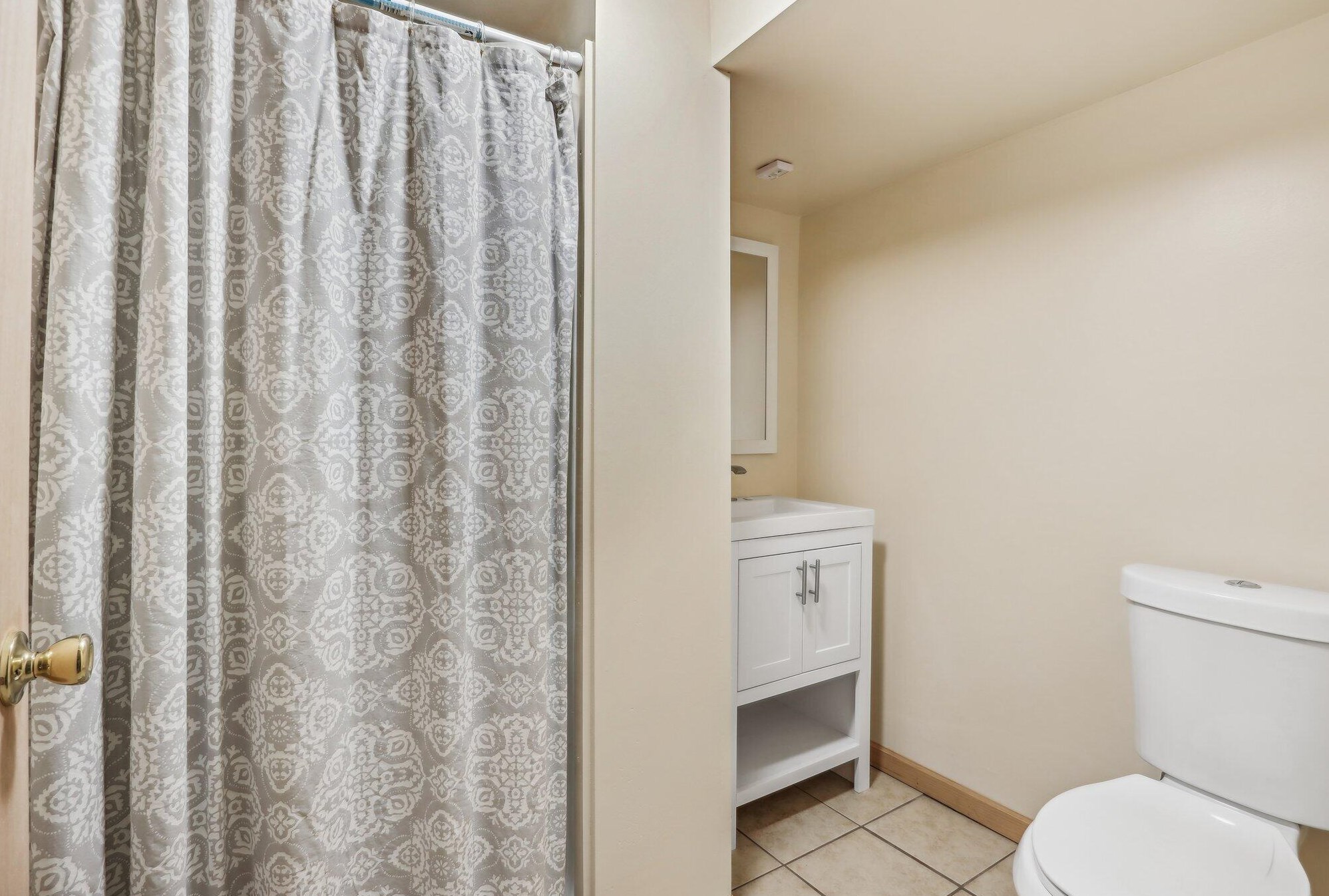 4205 Cherrywood Ln, Milwaukee WI  53209-1005 exterior