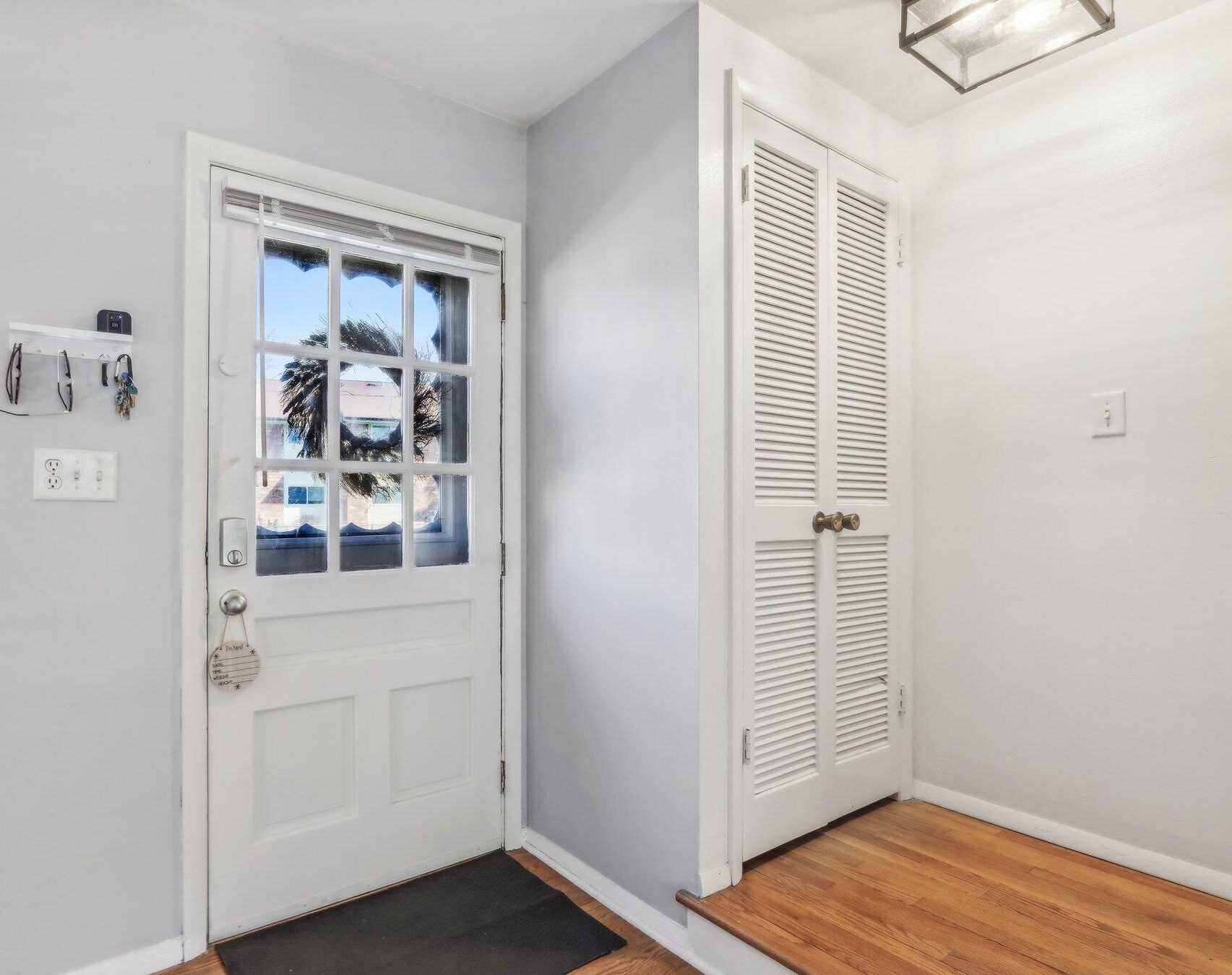 4205 Cherrywood Ln, Milwaukee WI  53209-1005 exterior