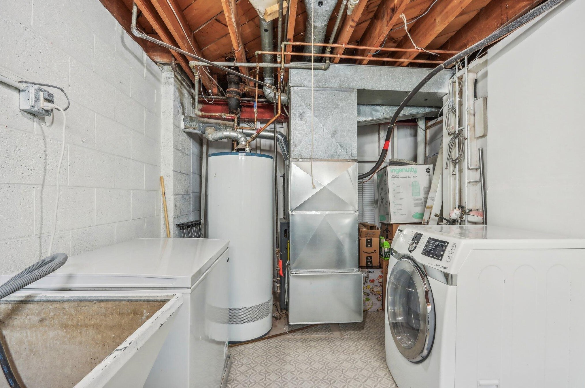 4205 Cherrywood Ln, Milwaukee WI  53209-1005 exterior