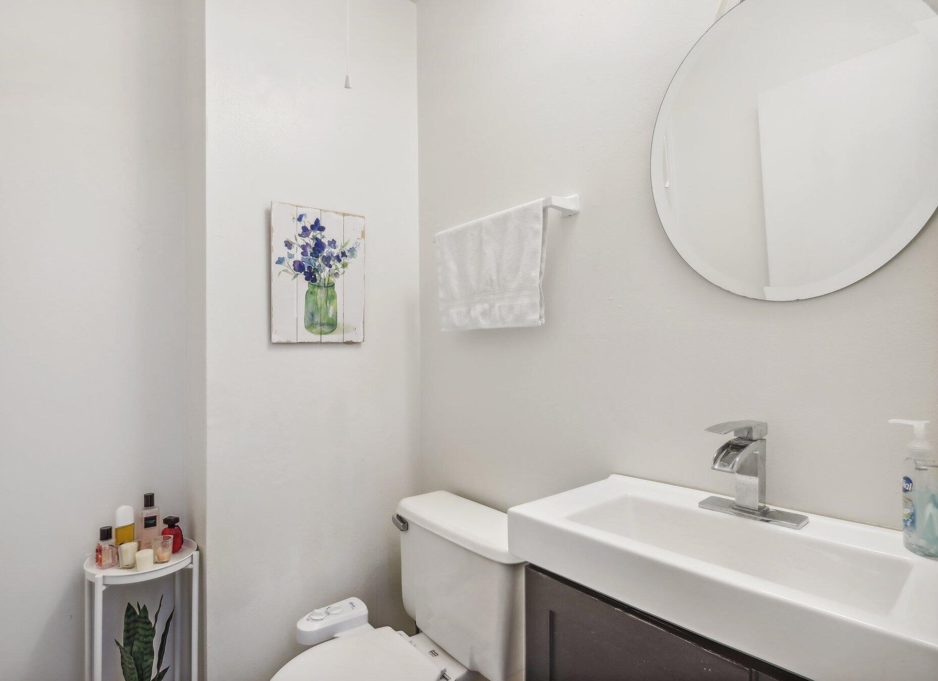 4205 Cherrywood Ln, Milwaukee WI  53209-1005 exterior