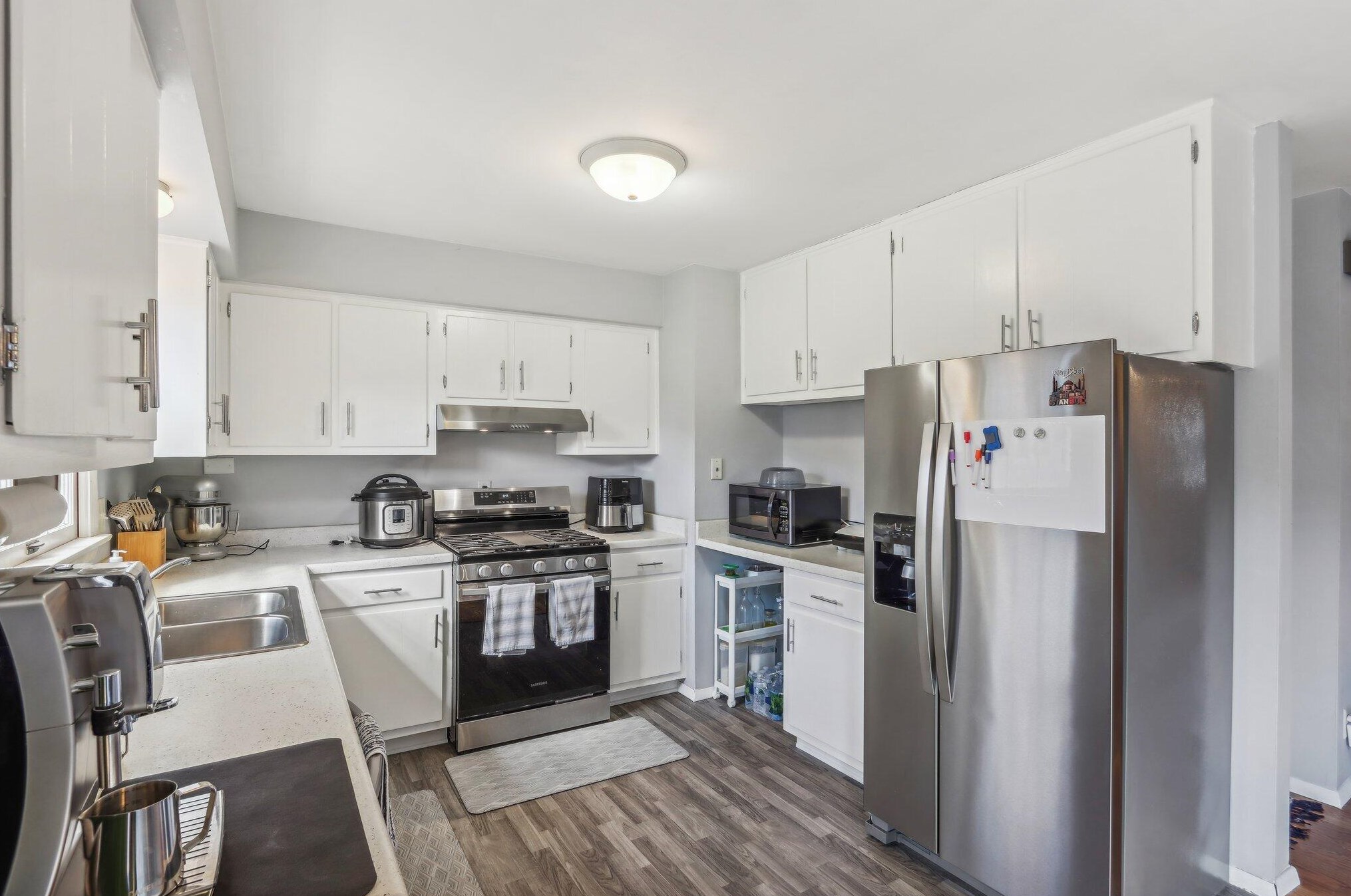 4205 Cherrywood Ln, Milwaukee WI  53209-1005 exterior