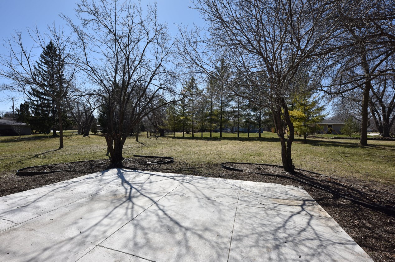 9031 Santa Monica Blvd, Milwaukee WI  53217-1756 exterior