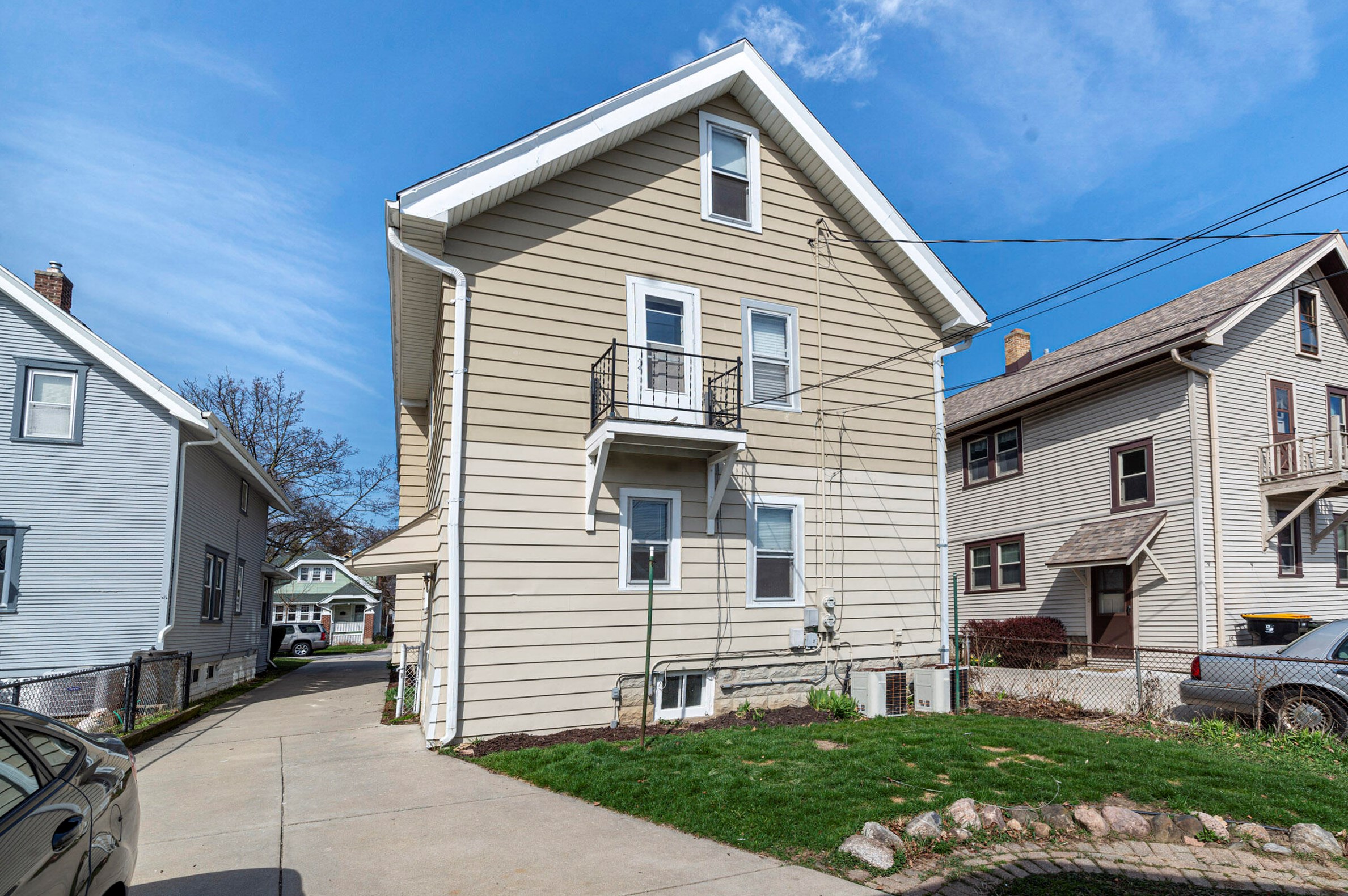 2152 69th St, Milwaukee WI 53213-1924 exterior