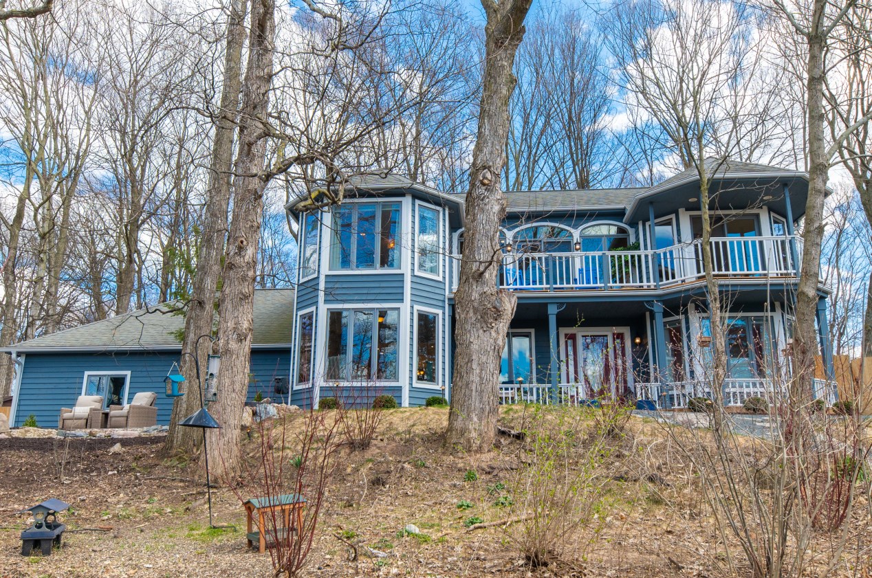 1882 Blackfoot Ct, Grafton WI  53024-9578 exterior