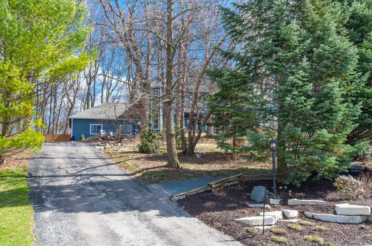 1882 Blackfoot Ct, Grafton WI  53024-9578 exterior
