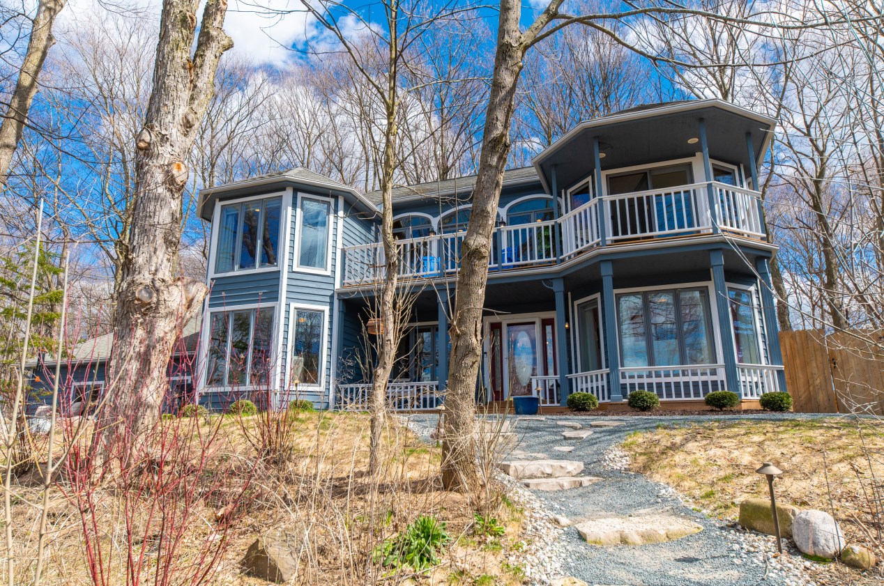 1882 Blackfoot Ct, Grafton WI  53024-9578 exterior