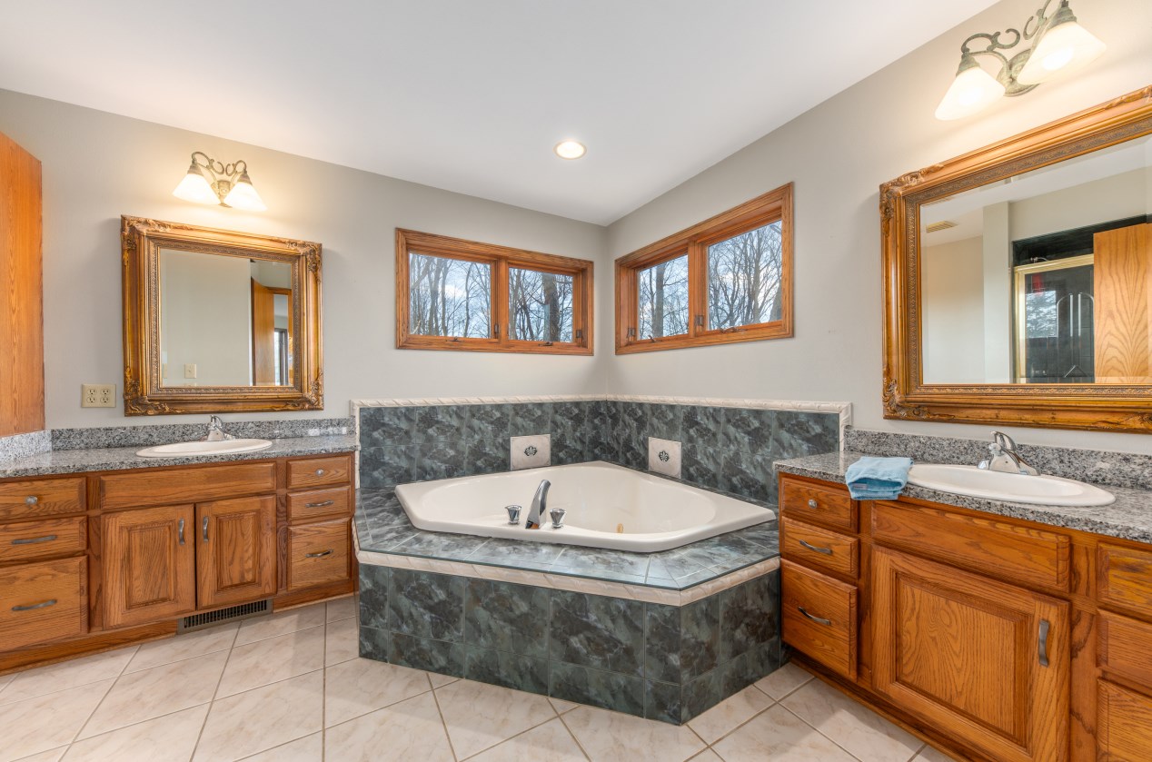 1882 Blackfoot Ct, Grafton WI  53024-9578 exterior