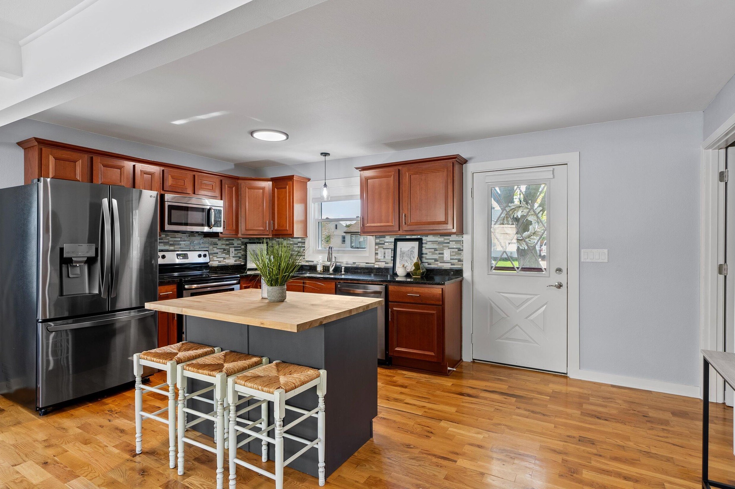 3308 Ellen St, Milwaukee WI  53207-3151 exterior